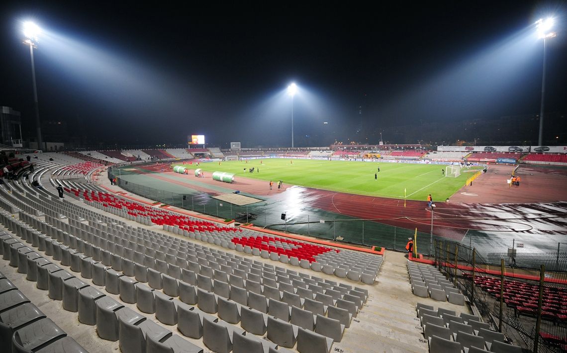 Dinamo Bucuresti / Puertas cerradas