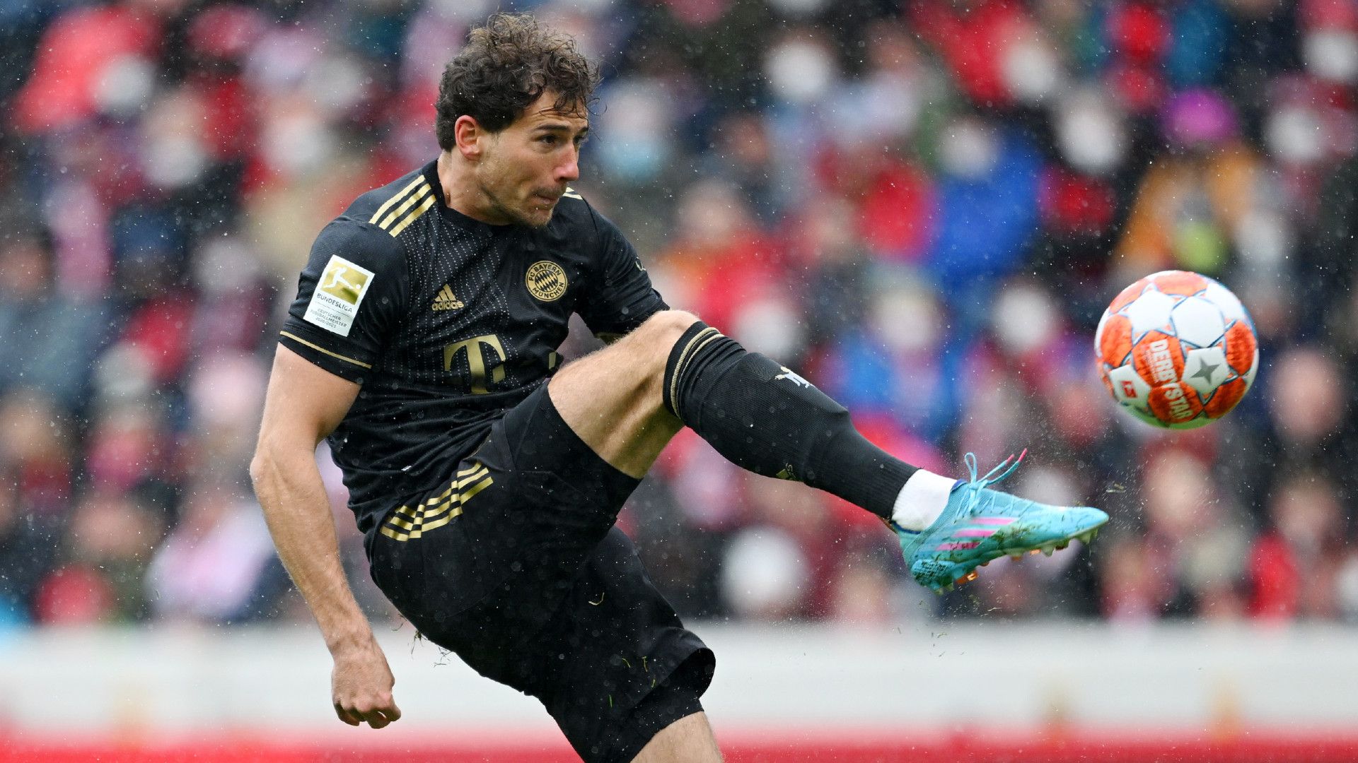 LEON GORETZKA BAYERN MÜNCHEN BUNDESLIGA 02042022