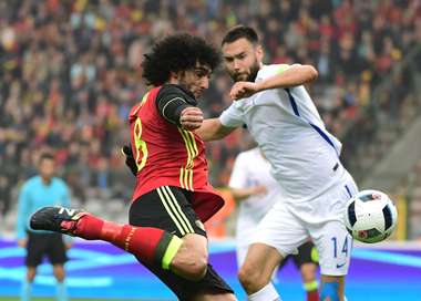 Tim Sparv Marouane Fellaini Finland Belgium