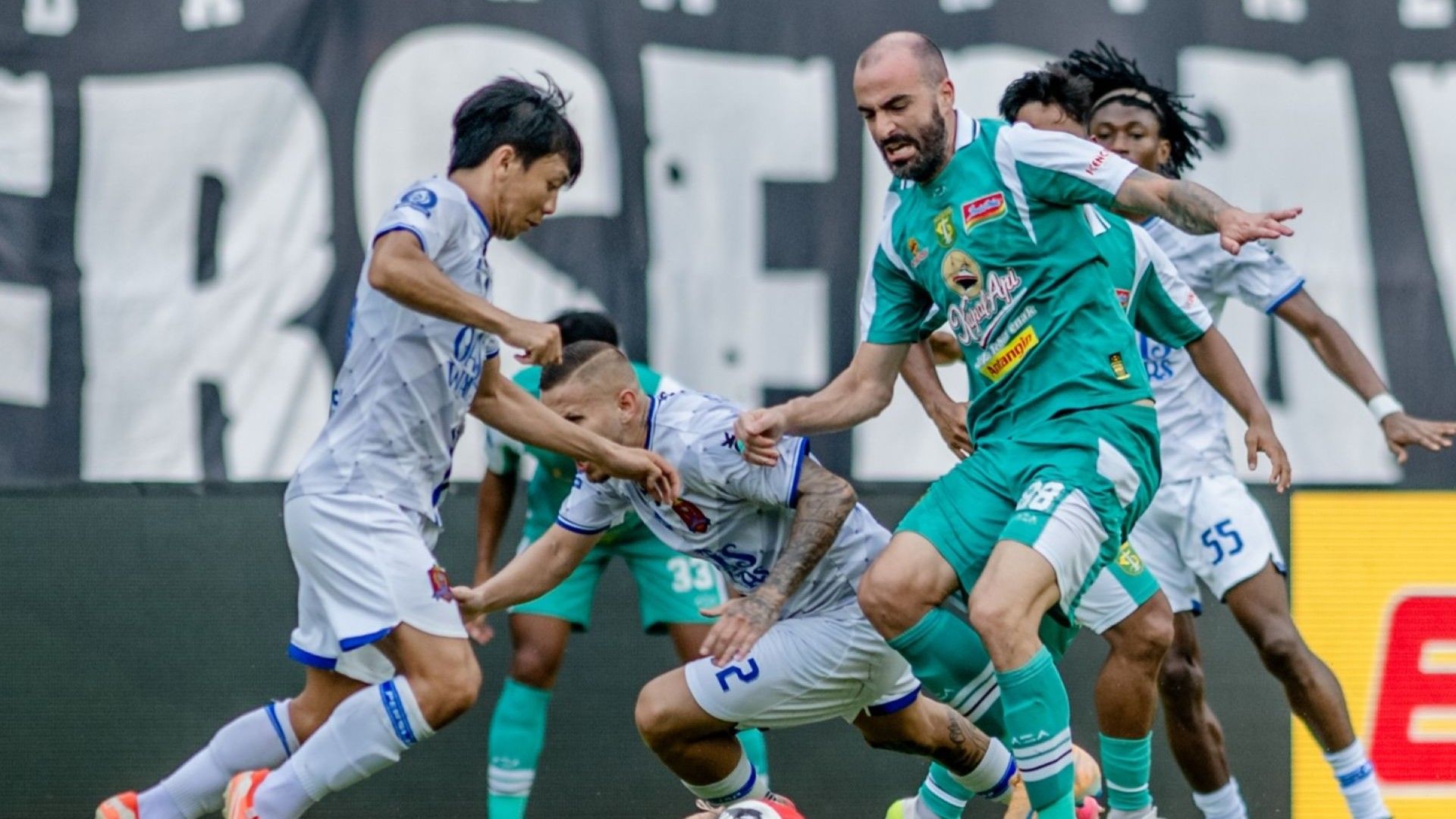 Persebaya Surabaya vs Persijap Jepara - Super League 28122025