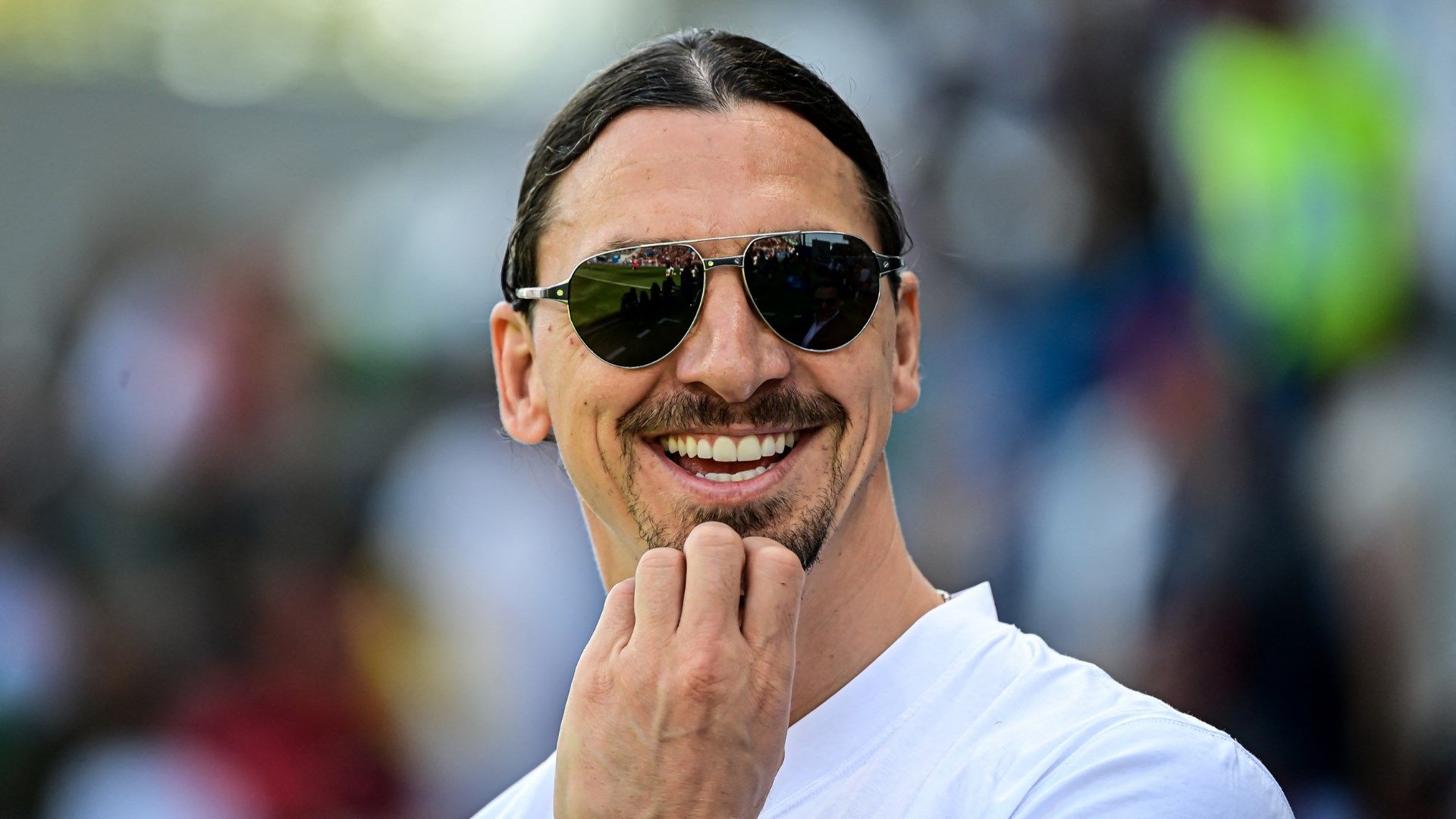 VIDEO: Zlatan's still got it! Icon Ibrahimovic pulls off outrageous swimming pool bicycle kick | Goal.com UK