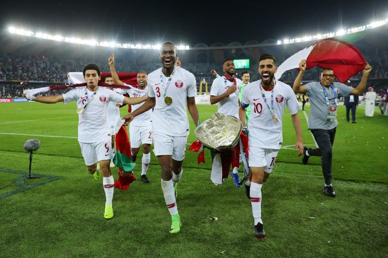 احتفال منتخب قطر بكأس آسيا