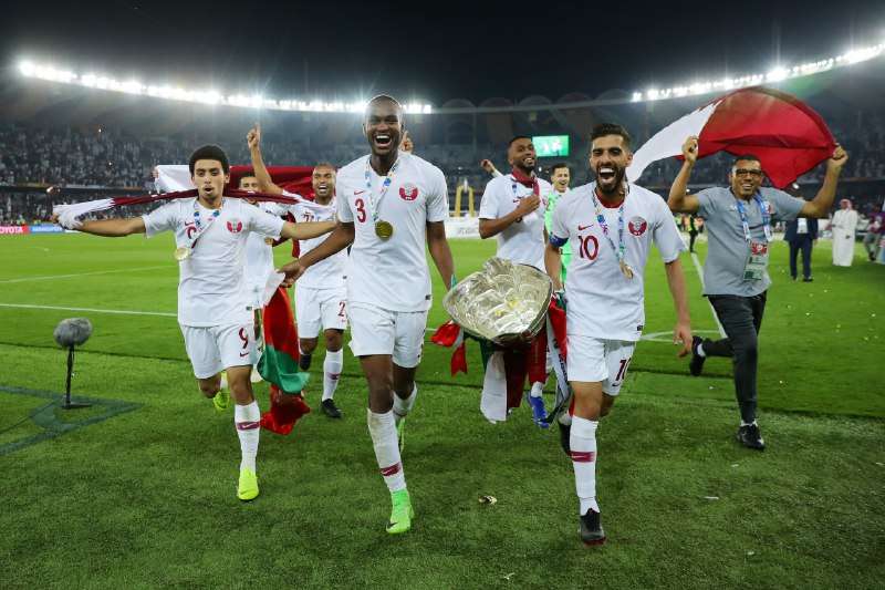 احتفال منتخب قطر بكأس آسيا