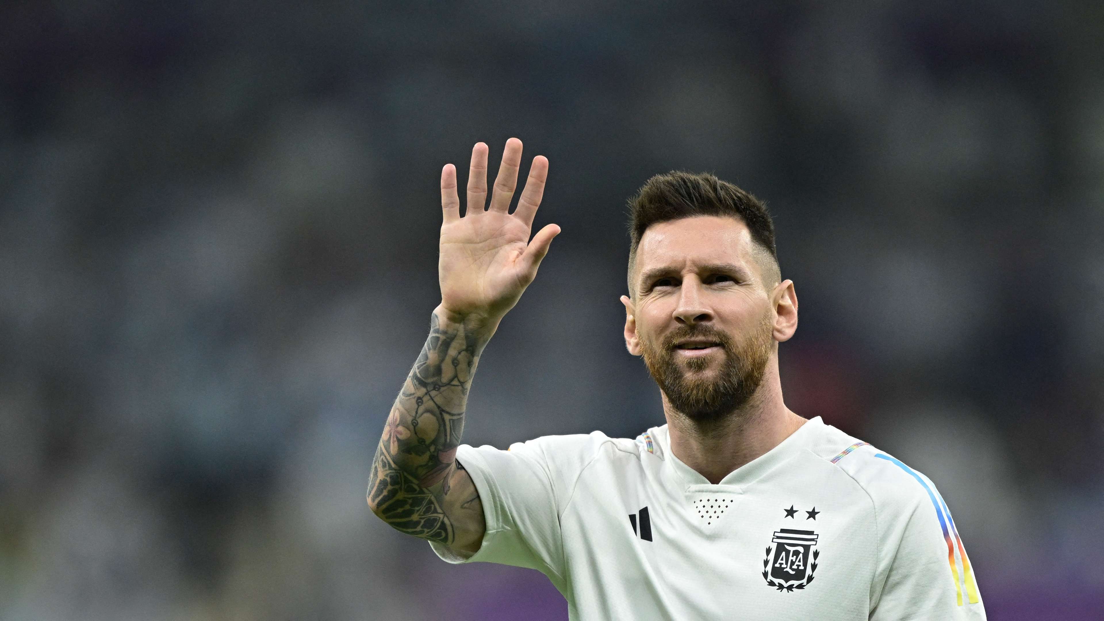 Lionel Messi Argentina wave