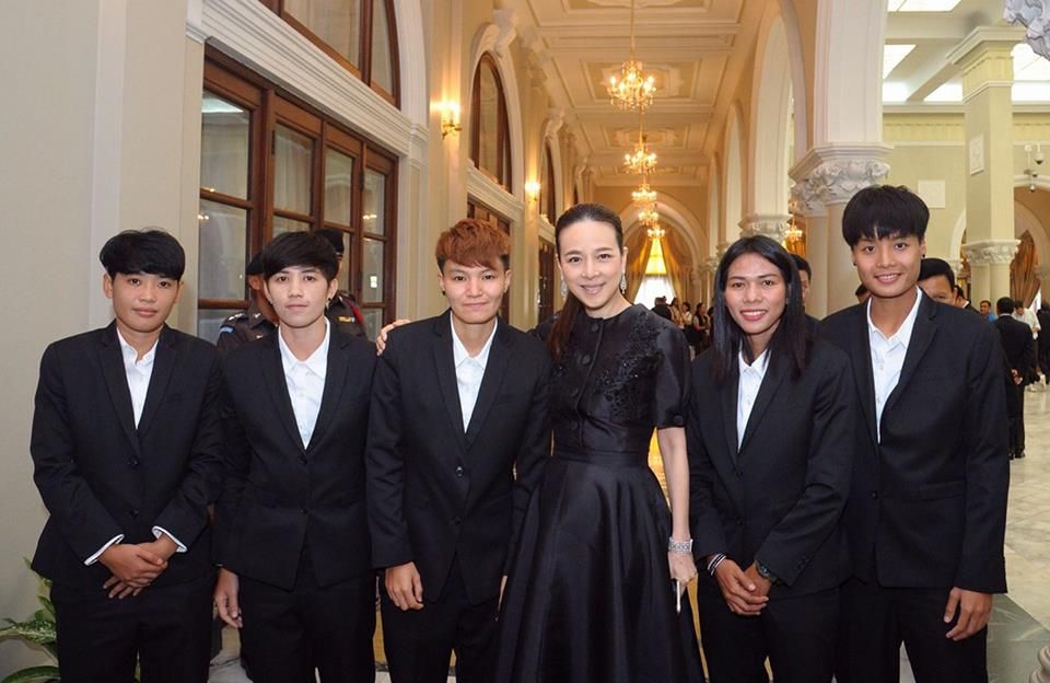 นวลพรรณ ล่ำซำ