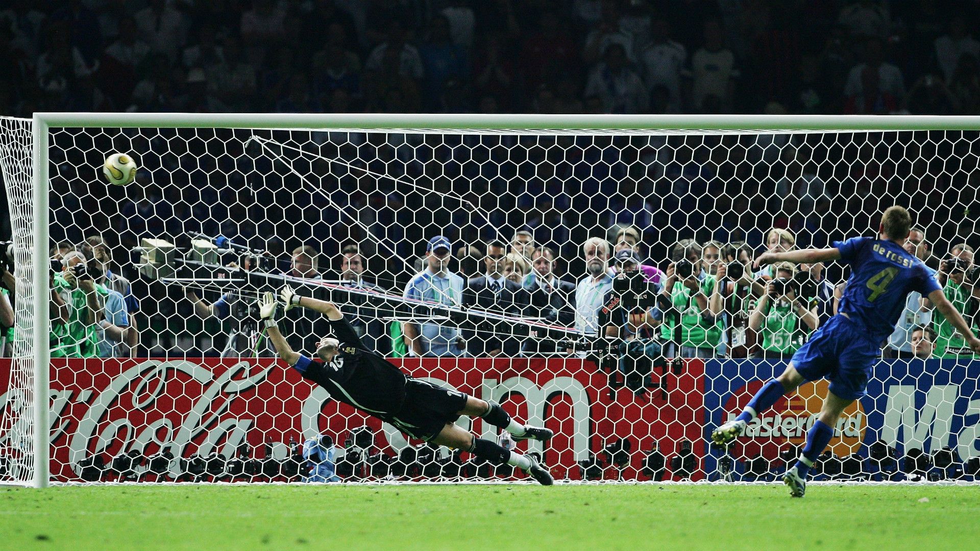 De Rossi penalty v France 2006