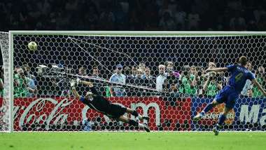 De Rossi penalty v France 2006