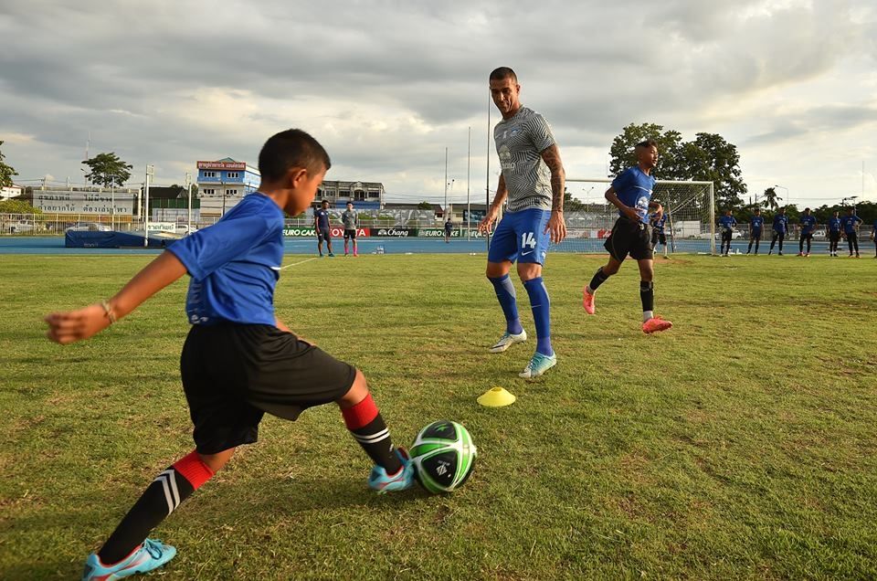 “ช้าง ชวน ชล ช่วยน้อง”