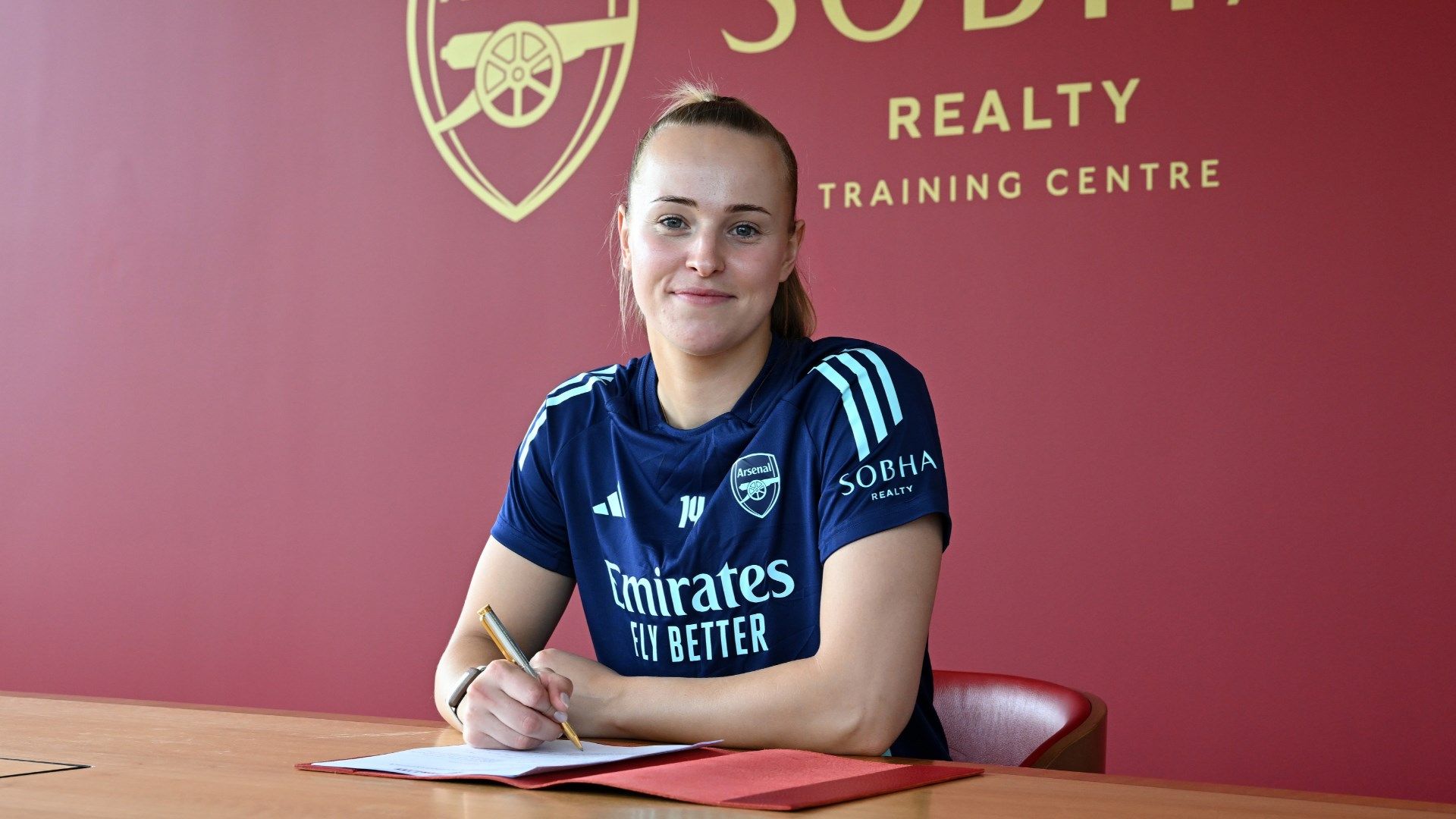 Daphne van Domselaar Arsenal 2024-25