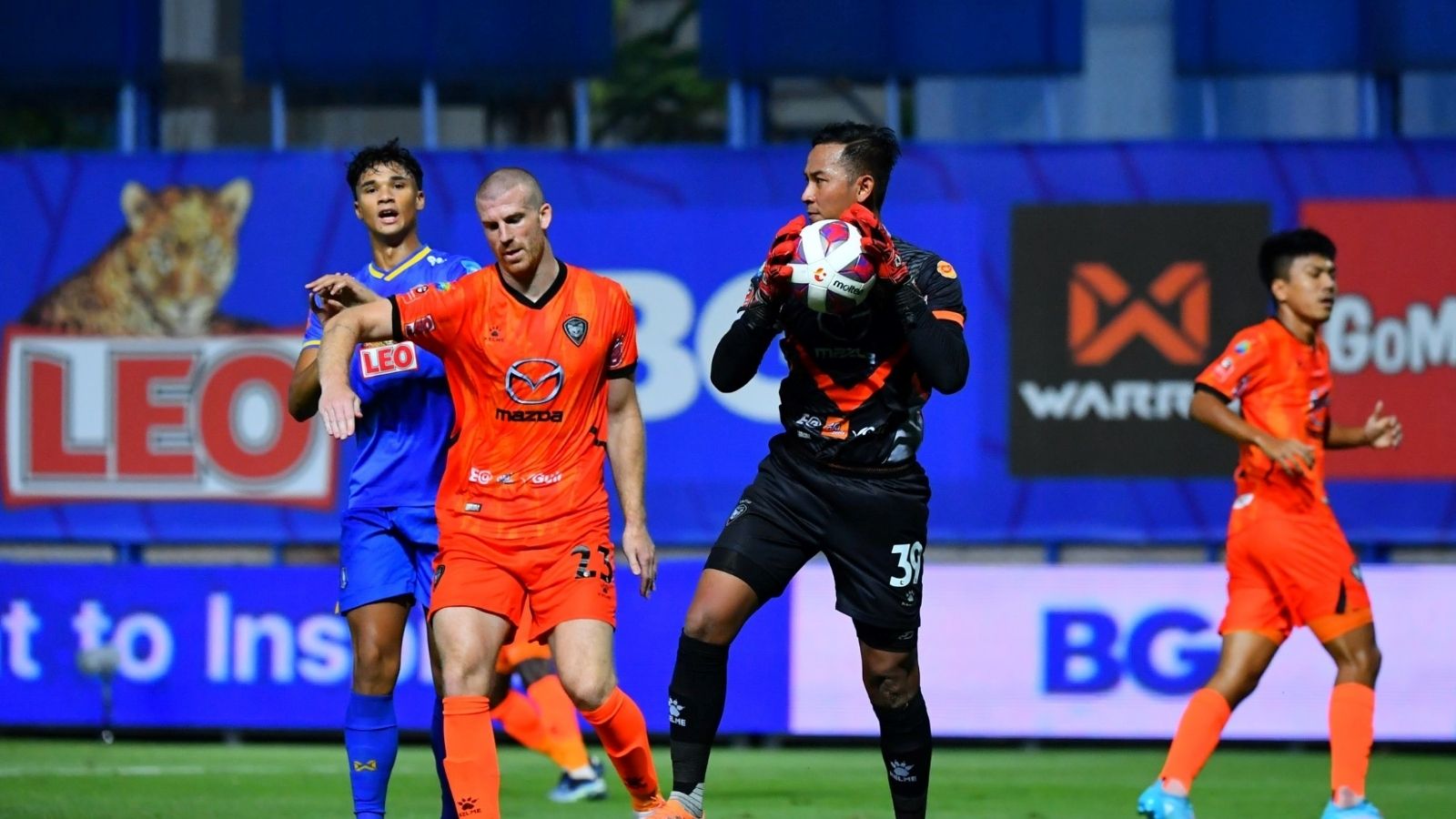 พิศาล ดอกไม้แก้ว - ชาลี คลัฟ