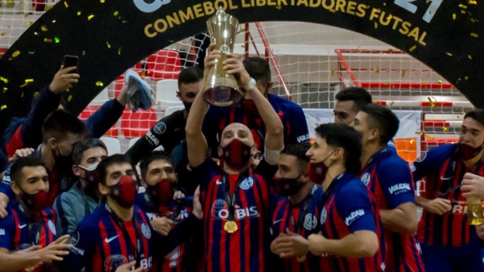 San Lorenzo levanta el trofeo de la Copa Libertadores futsal 2021