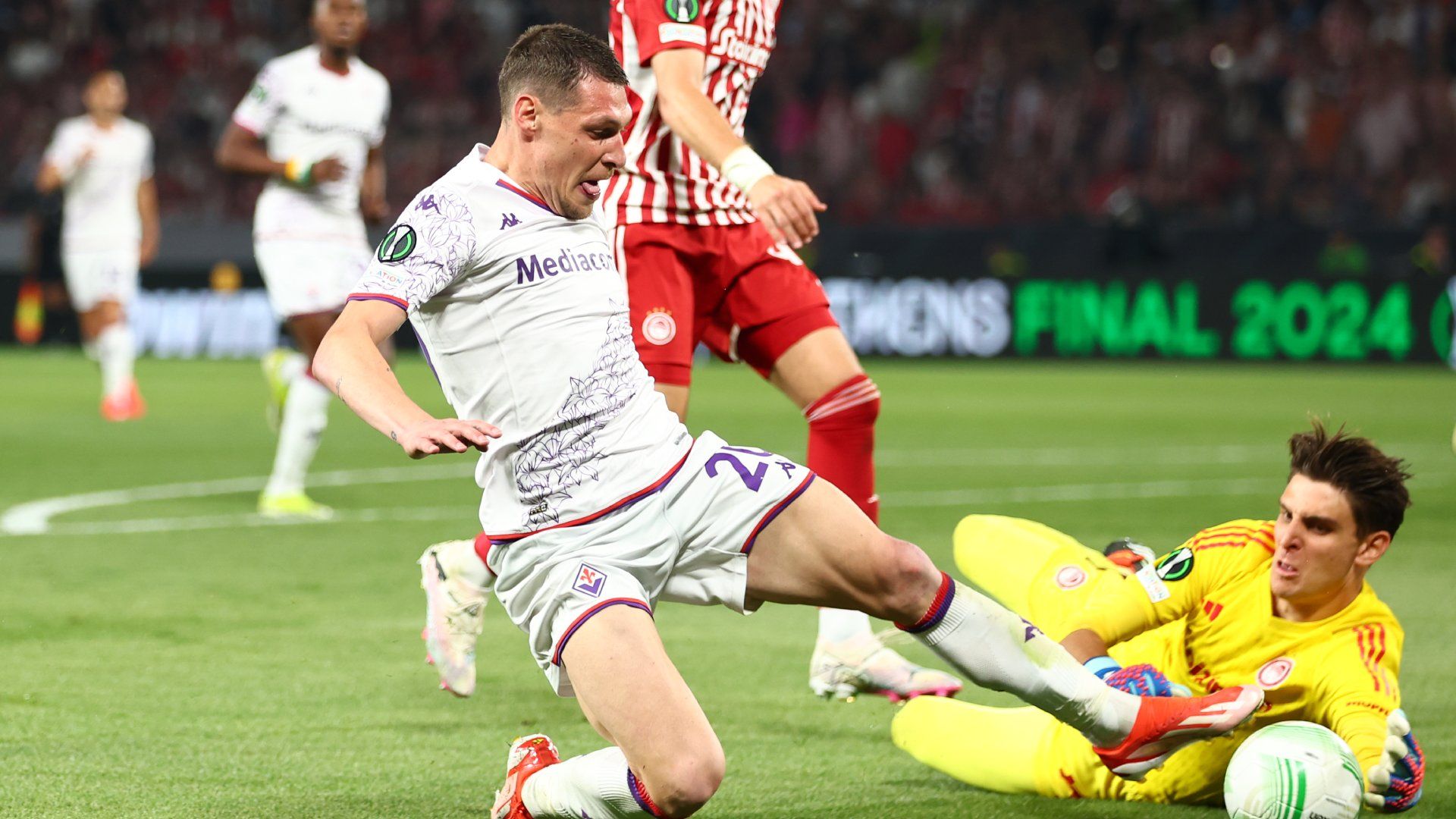 Andrea Belotti Fiorentina Olympiacos 2023-24