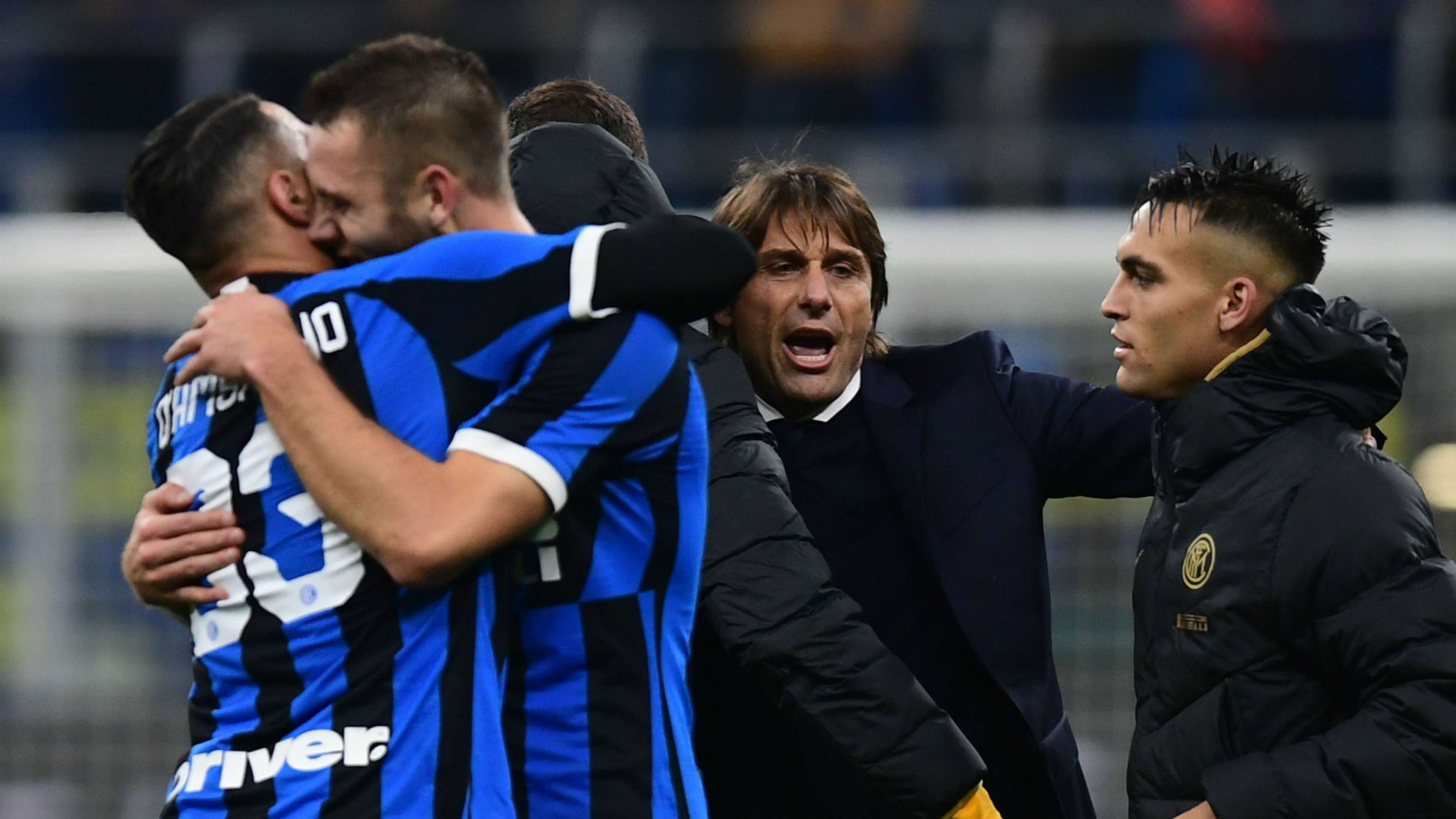 Antonio Conte Inter celebrating