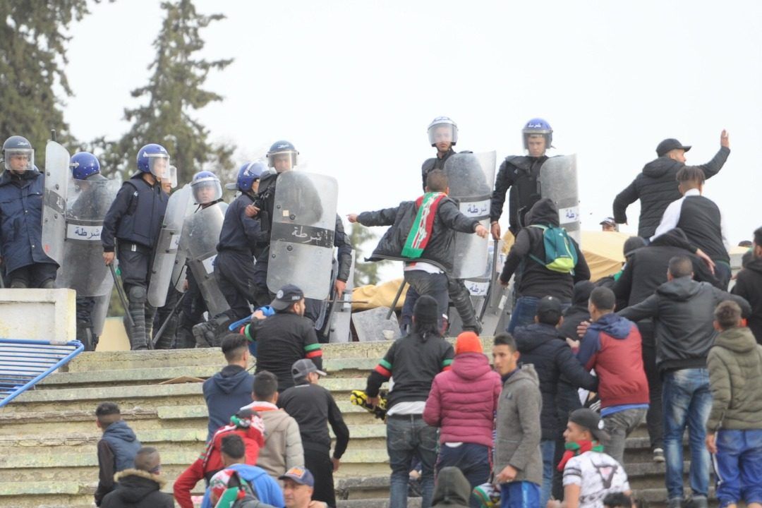 شغب بملاعب الجزائر