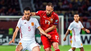 Sergio Busquets Ostoja Stjepanovic Spain Macedonia 11062017