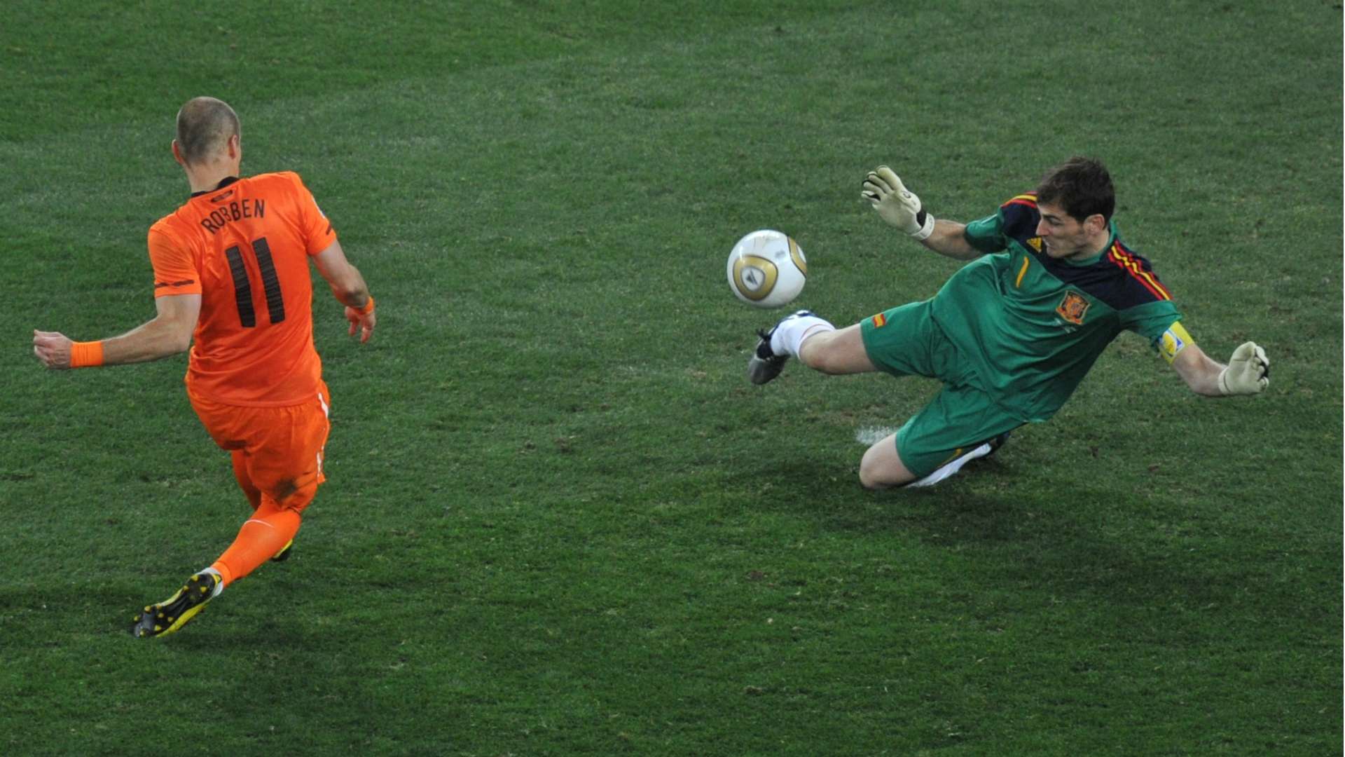 Arjen Robben, Iker Casillas, Netherlands v Spain, World Cup Final 2010