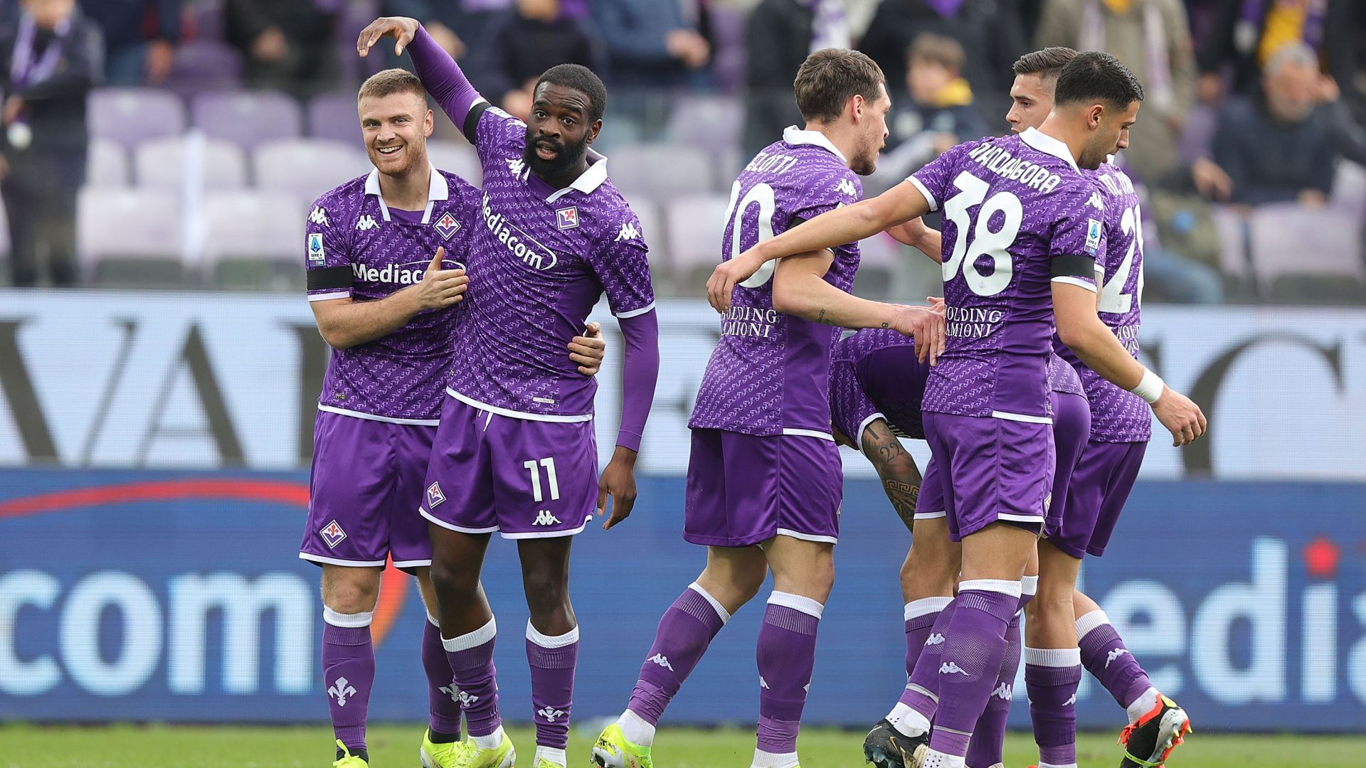 Fiorentina players celebrating Fiorentina Frosinone Serie A