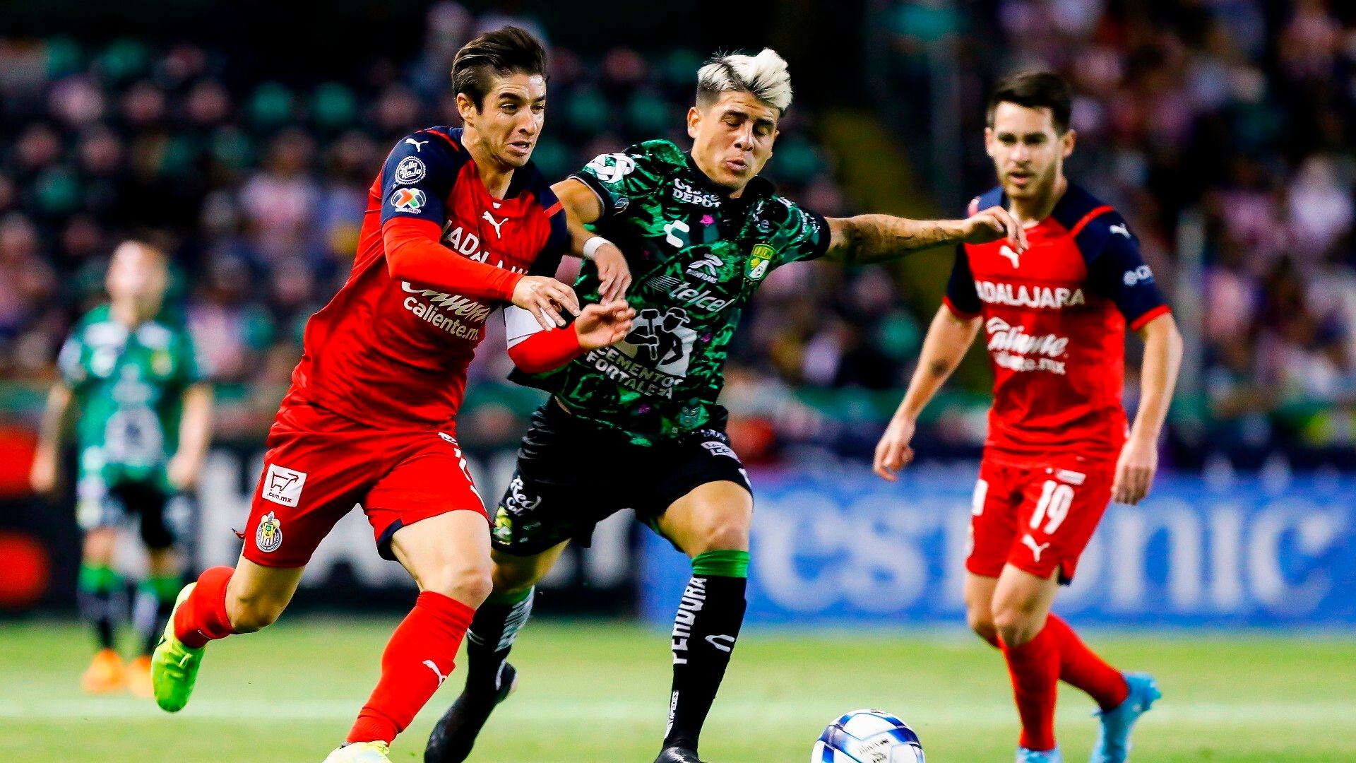 Isaac Brizuela Santiago Colombatto León Chivas Clausura 2022