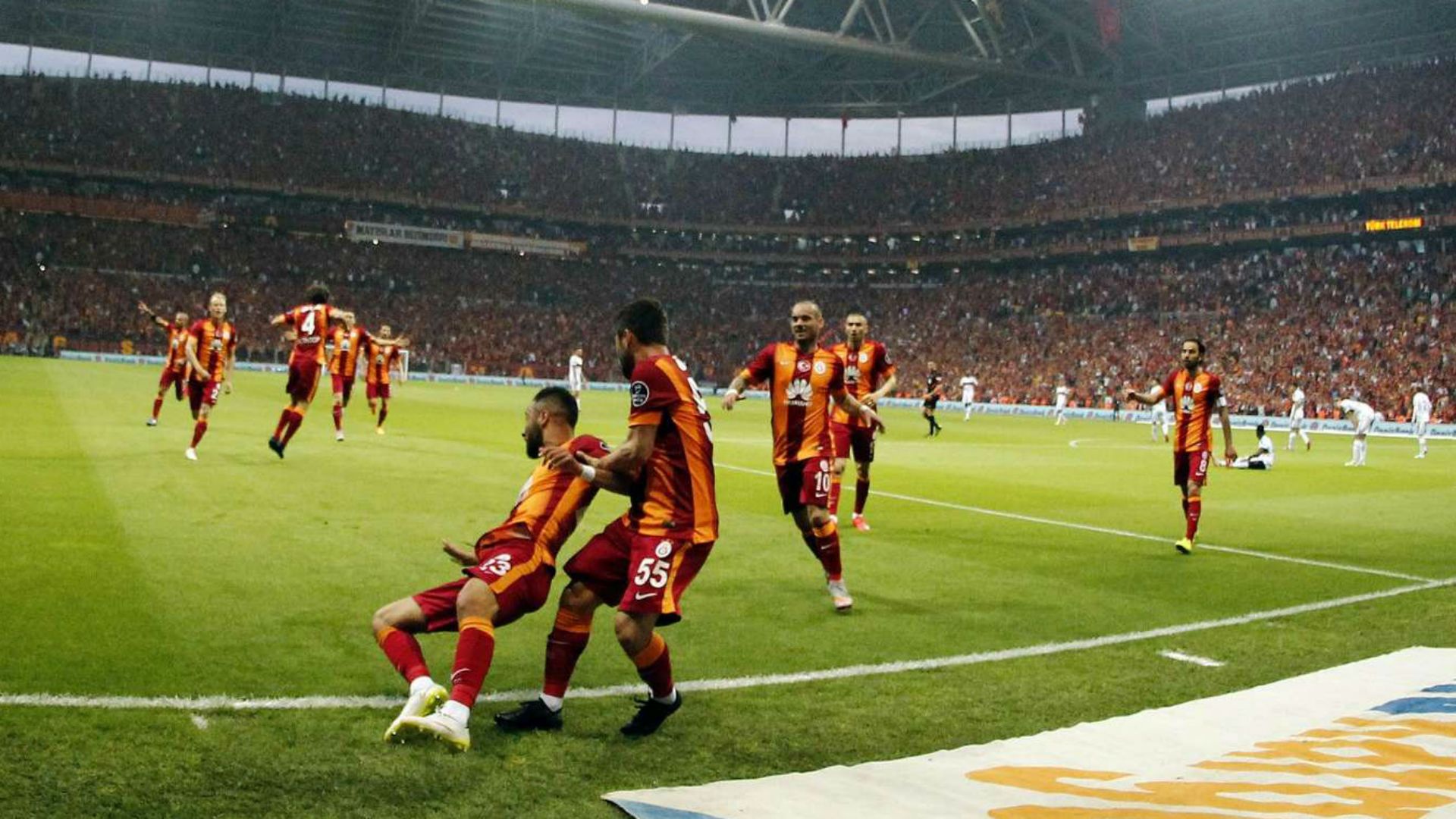 yasin-oztekin-sabri-sarioglu-wesley-sneijder-galatasaray-besiktas-05242015