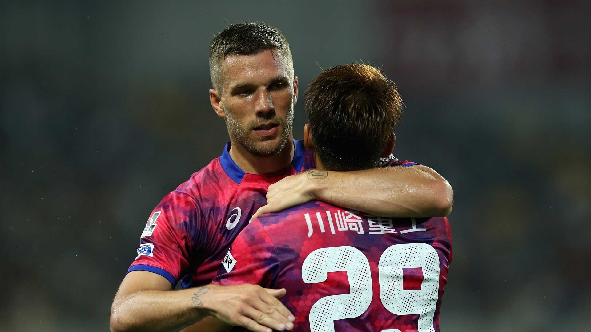 2017-07-29-kobe-lukas podolski.