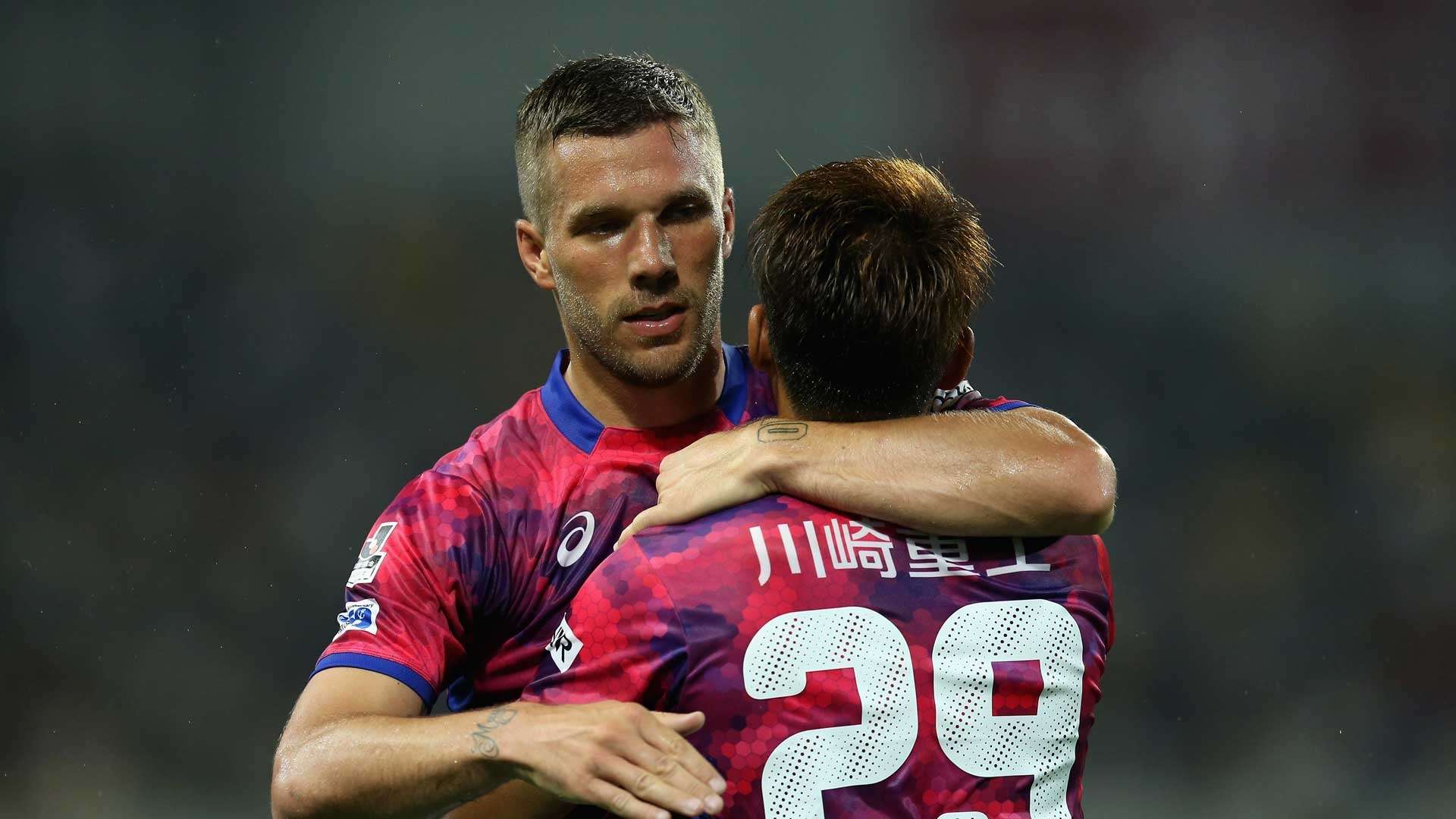 2017-07-29-kobe-lukas podolski.