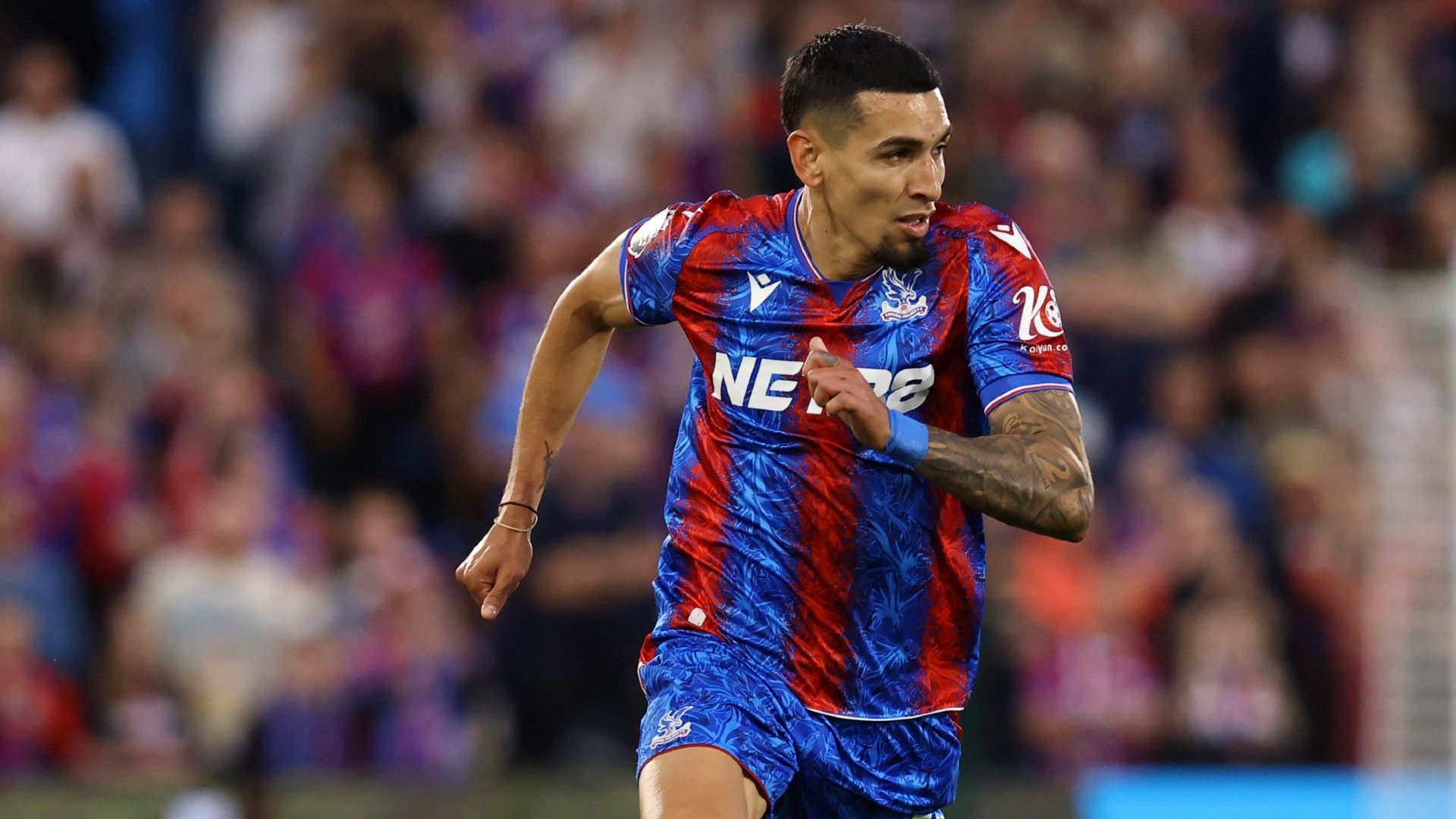 Daniel Munoz of Crystal Palace in action