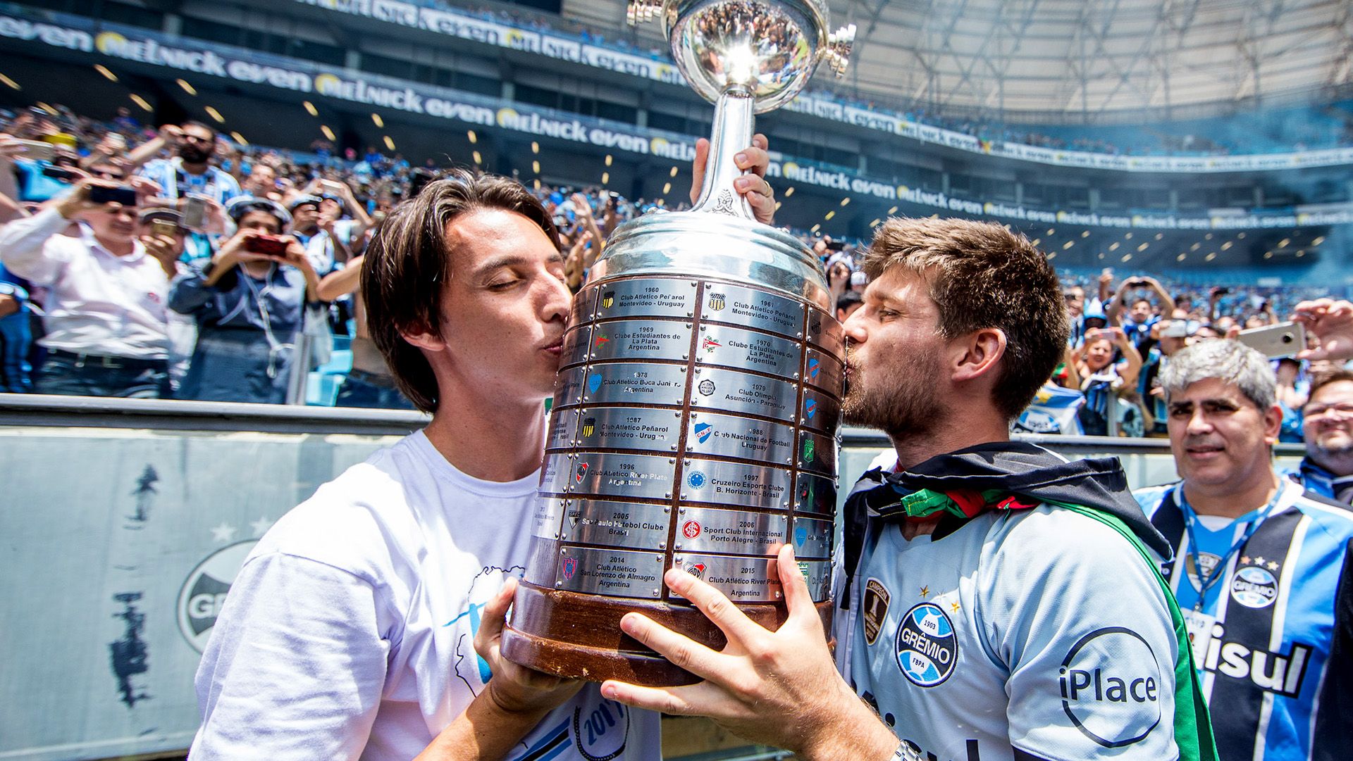 Kannemann Geromel Grêmio campeão Libertadores 2017
