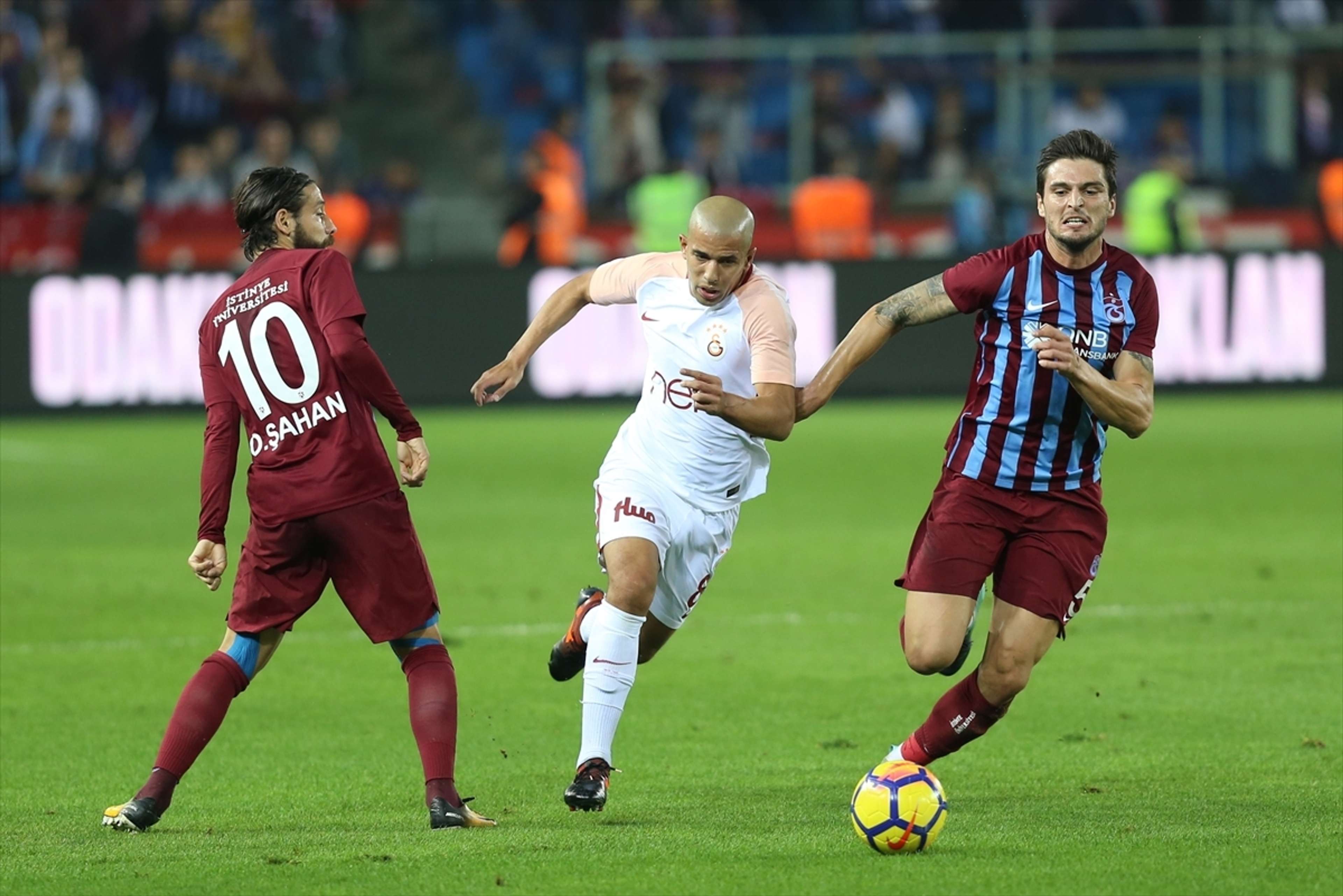 Trabzonspor Galatasaray Olcay Sahan Okay Yokuslu Sofiane Feghouli 10/29/17