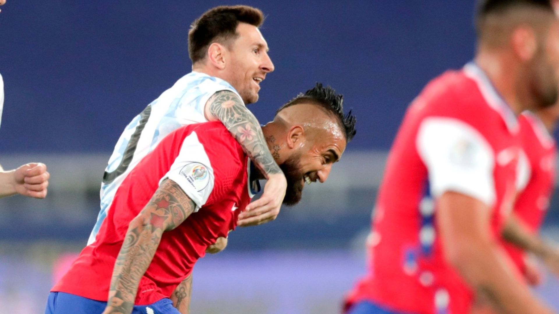 Arturo Vidal - Lionel Messi Argentina Chile