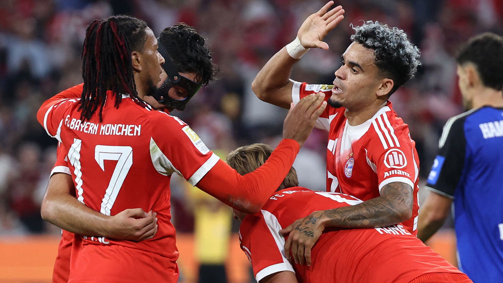 luis diaz michael olise bayern hsv