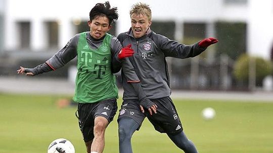 Wooyeong Jeong  & Felix Gotze