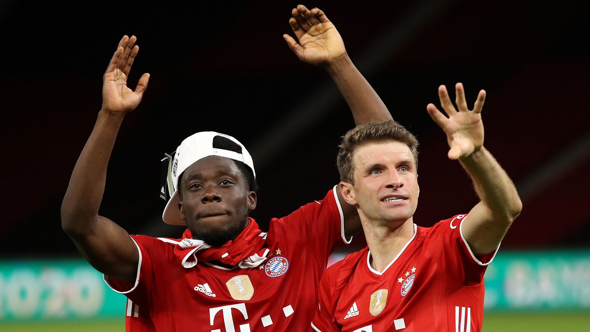 Alphonso Davies Thomas Muller Bayern Munich DFB-Pokal 2019-20