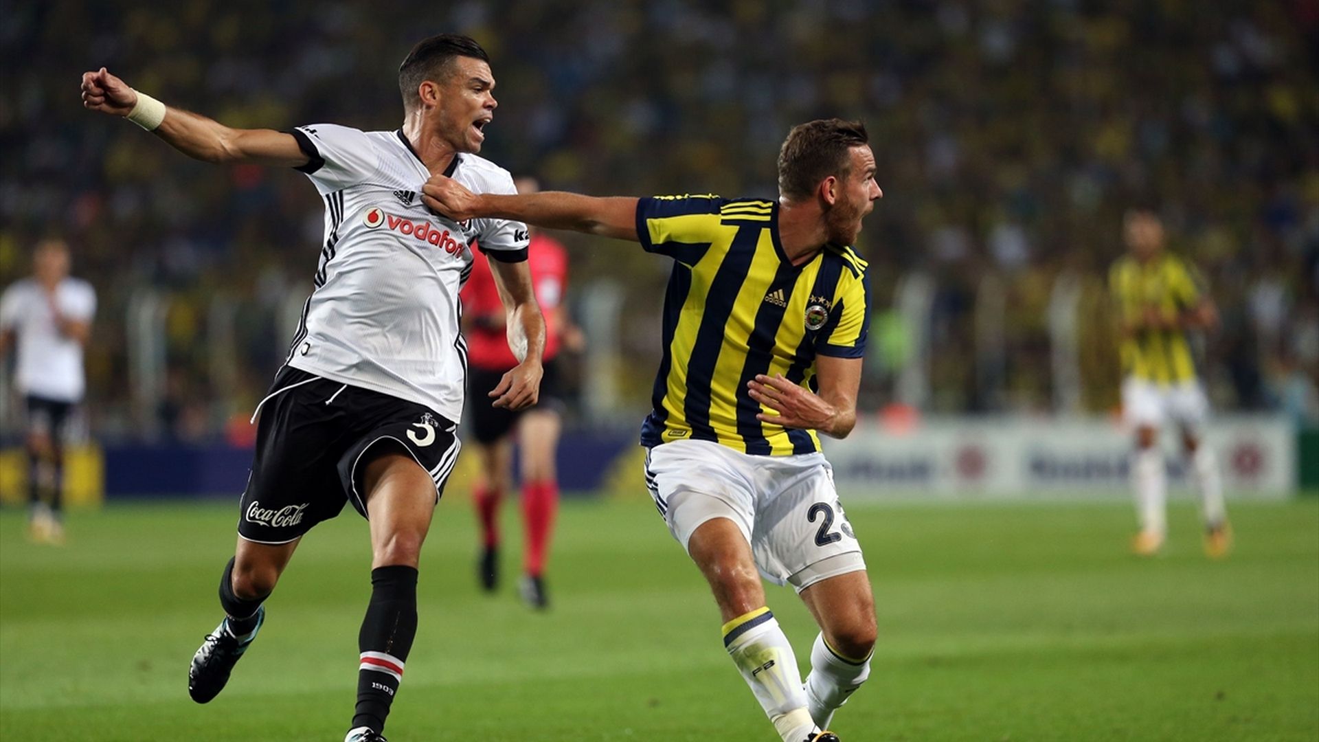 Pepe Vincent Janssen Fenerbahce Besiktas 2392017