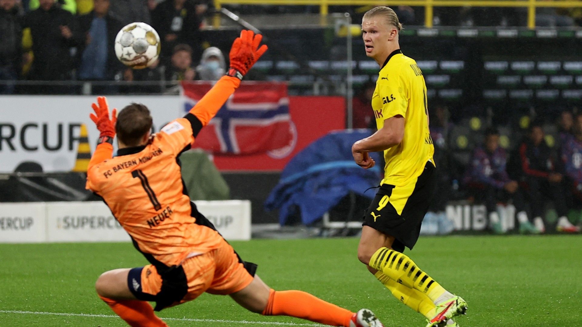 Erling Haaland Manuel Neuer Dortmund Bayern 17082021