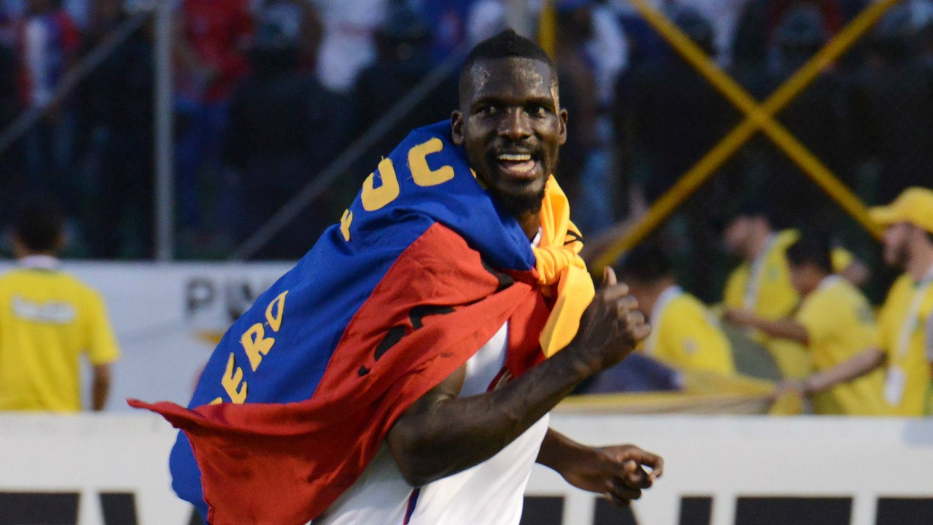 Javier Estupinan Olimpia v Motagua Clausura football tournament final 25052015