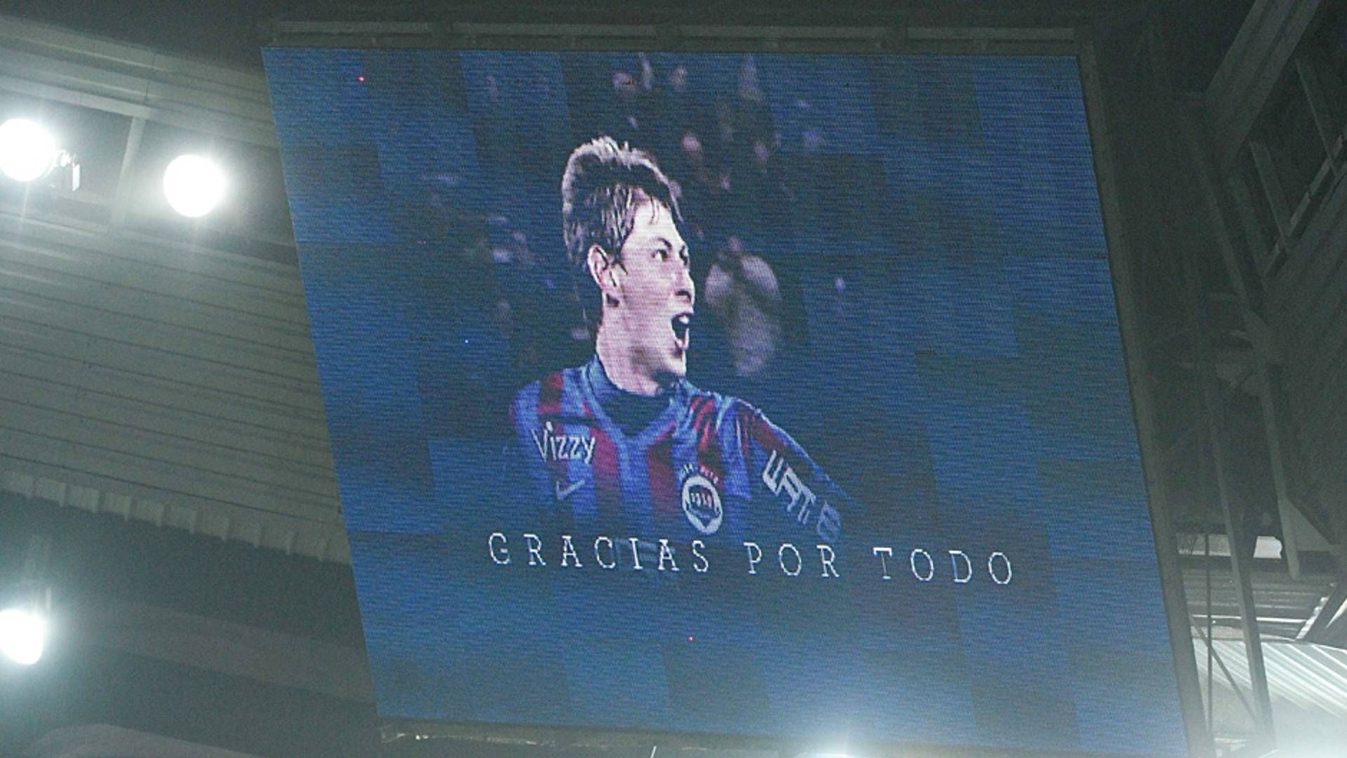 GER ONLY Emiliano Sala Stadion Leinwand