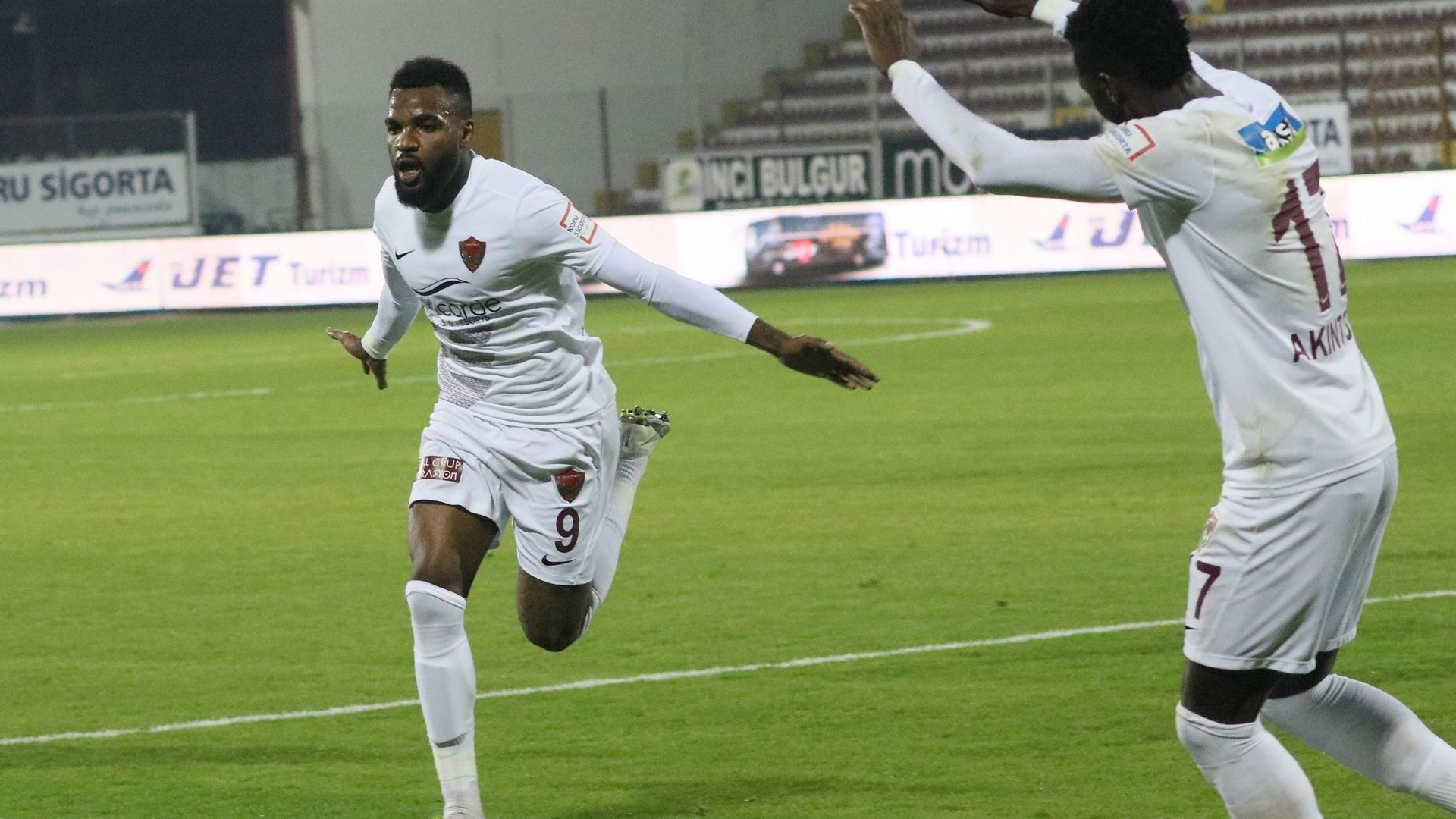 Aaron Boupendza Hatayspor 122021