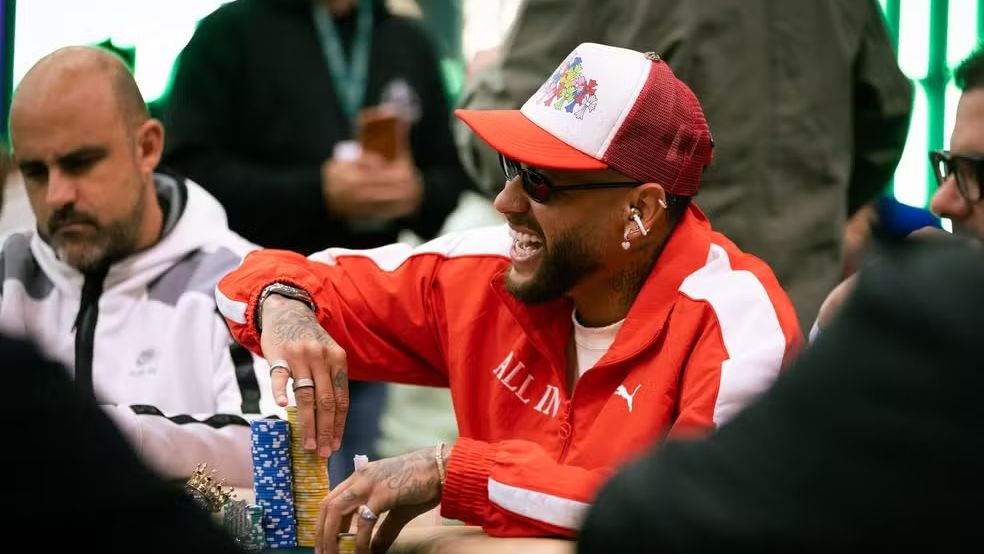 Neymar durante torneio de poker