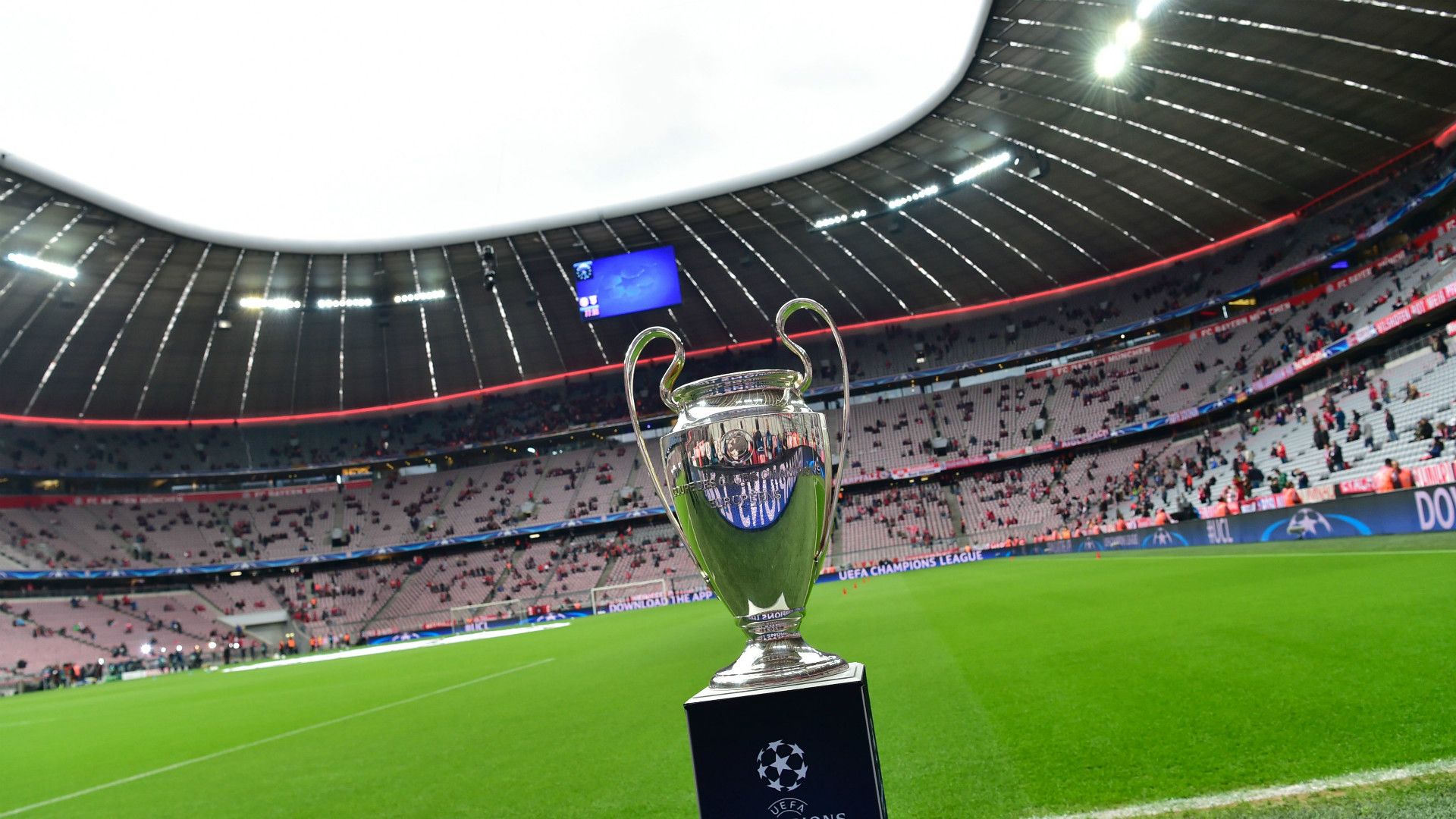 TROPHY BAYERN MUNICH ATLETICO MADRID CHAMPIONS LEAGUE 03052016