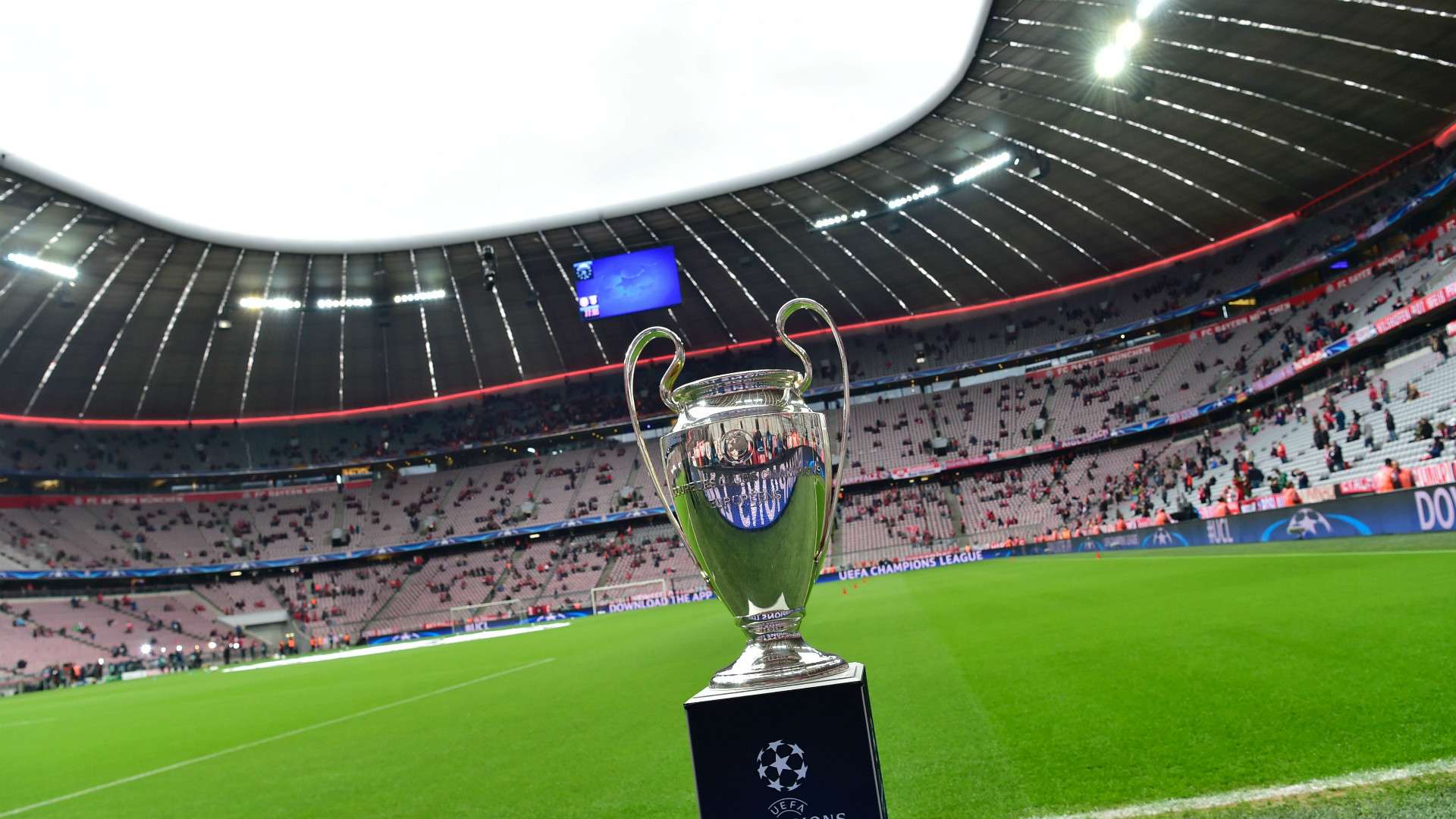 TROPHY BAYERN MUNICH ATLETICO MADRID CHAMPIONS LEAGUE 03052016