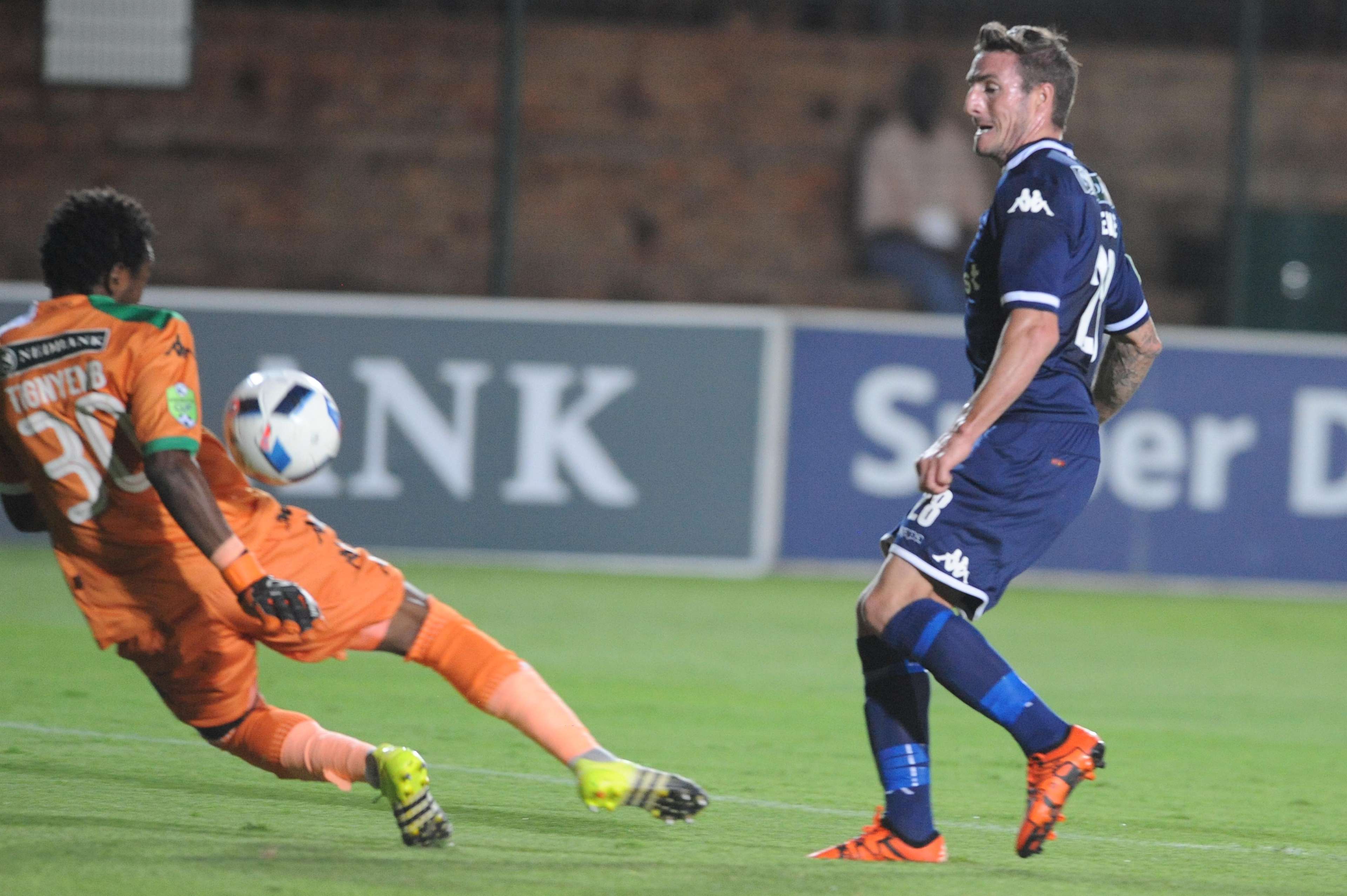 James Keene against Patrick Tignyemb - Bloemfontein Celtic v Bidvest Wits