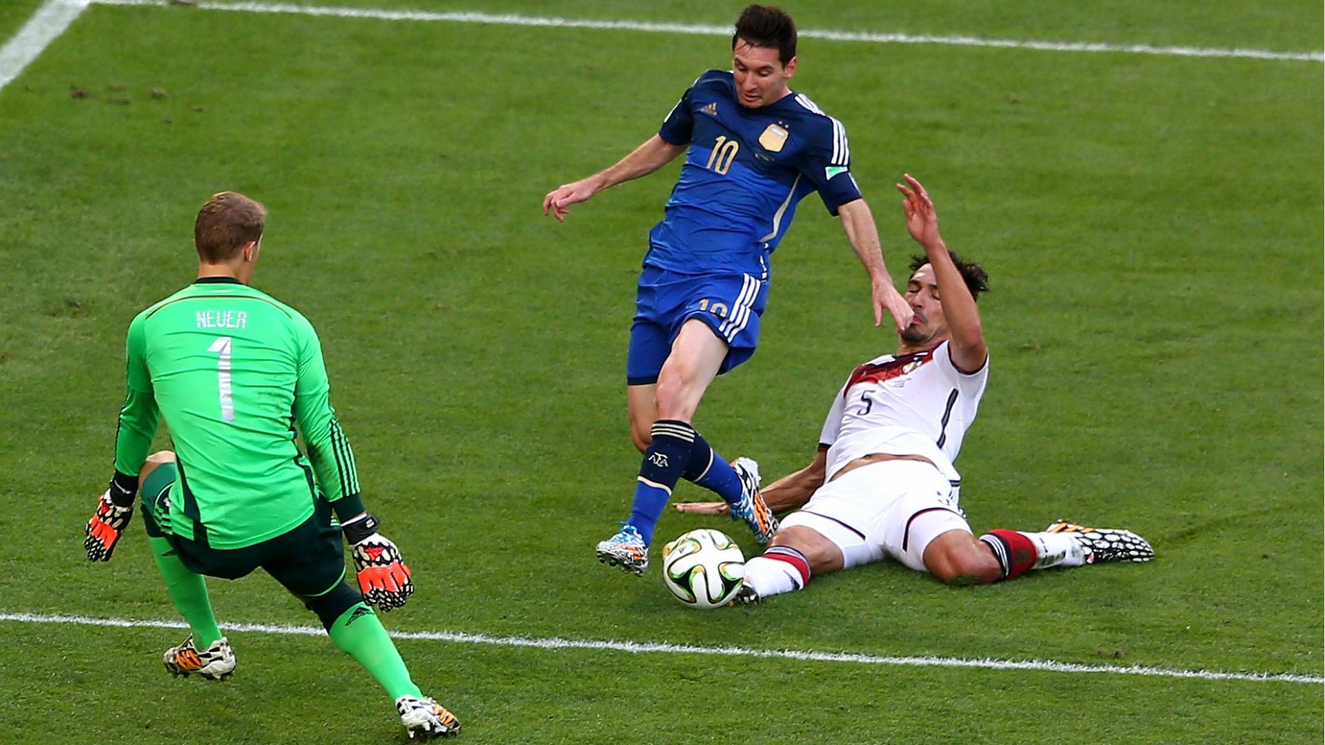 Lionel Messi Mats Hummels Manuel Neuer Argentina Germany 13072014