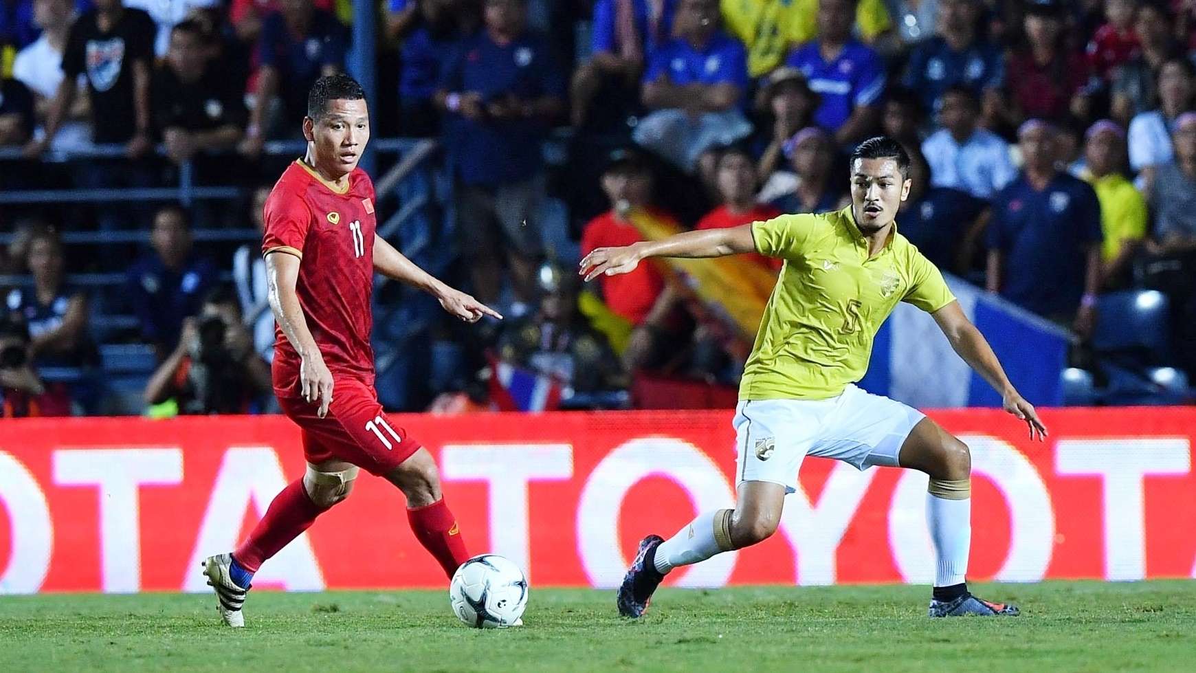 Nguyen Anh Duc vs Adisorn Promrak Vietnam vs Thailand King's Cup 2019