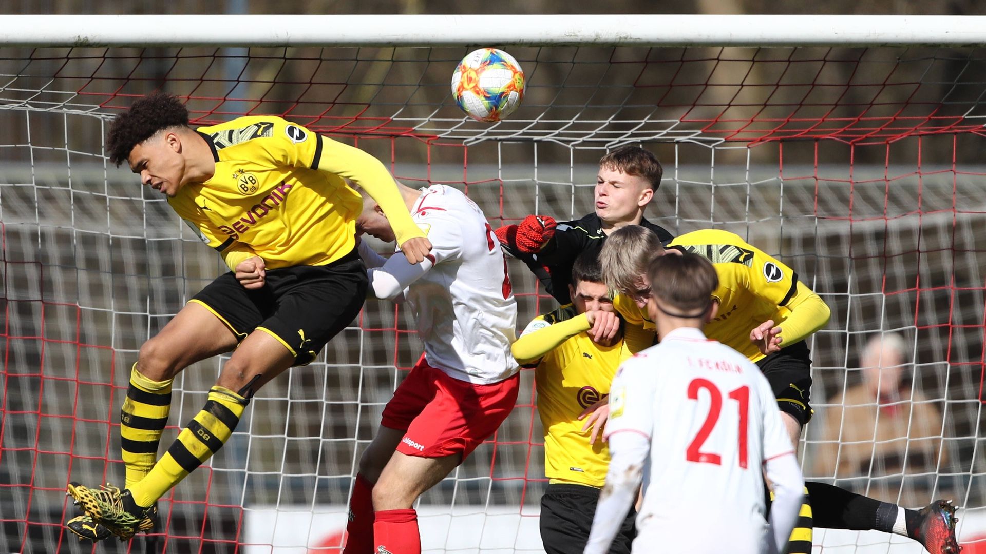 ONLY GERMANY Nnamdi Collins Borussia Dortmund U17 2020