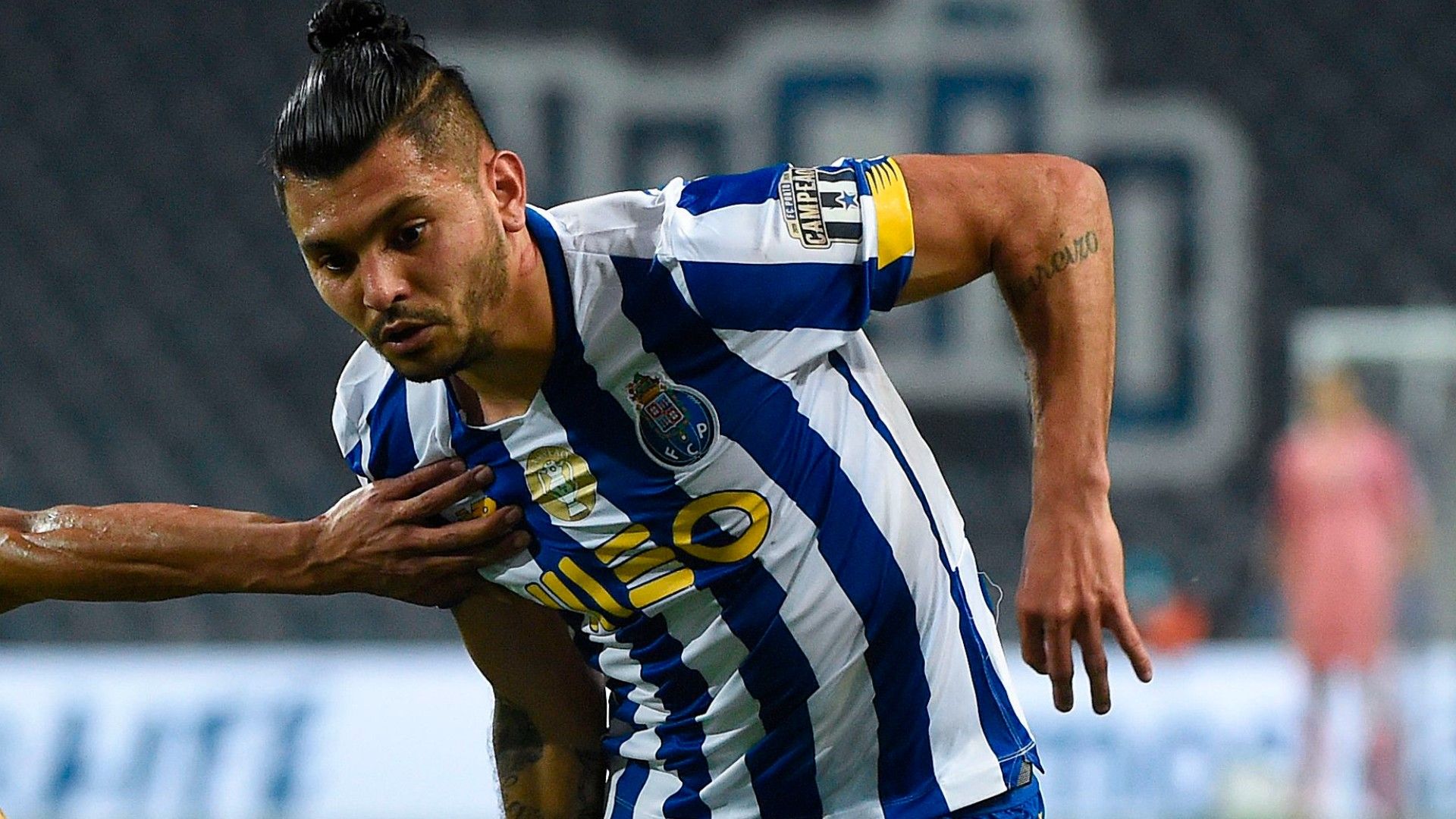 Tecatito Corona Porto 150221