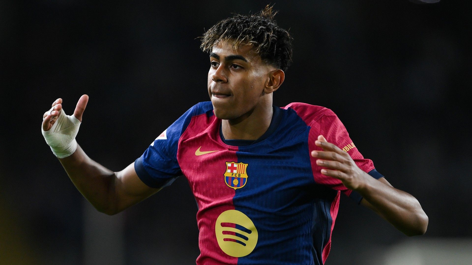 Lamine Yamal of FC Barcelona reacts  