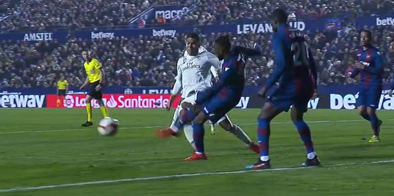 Penalti Casemiro Levante Real Madrid