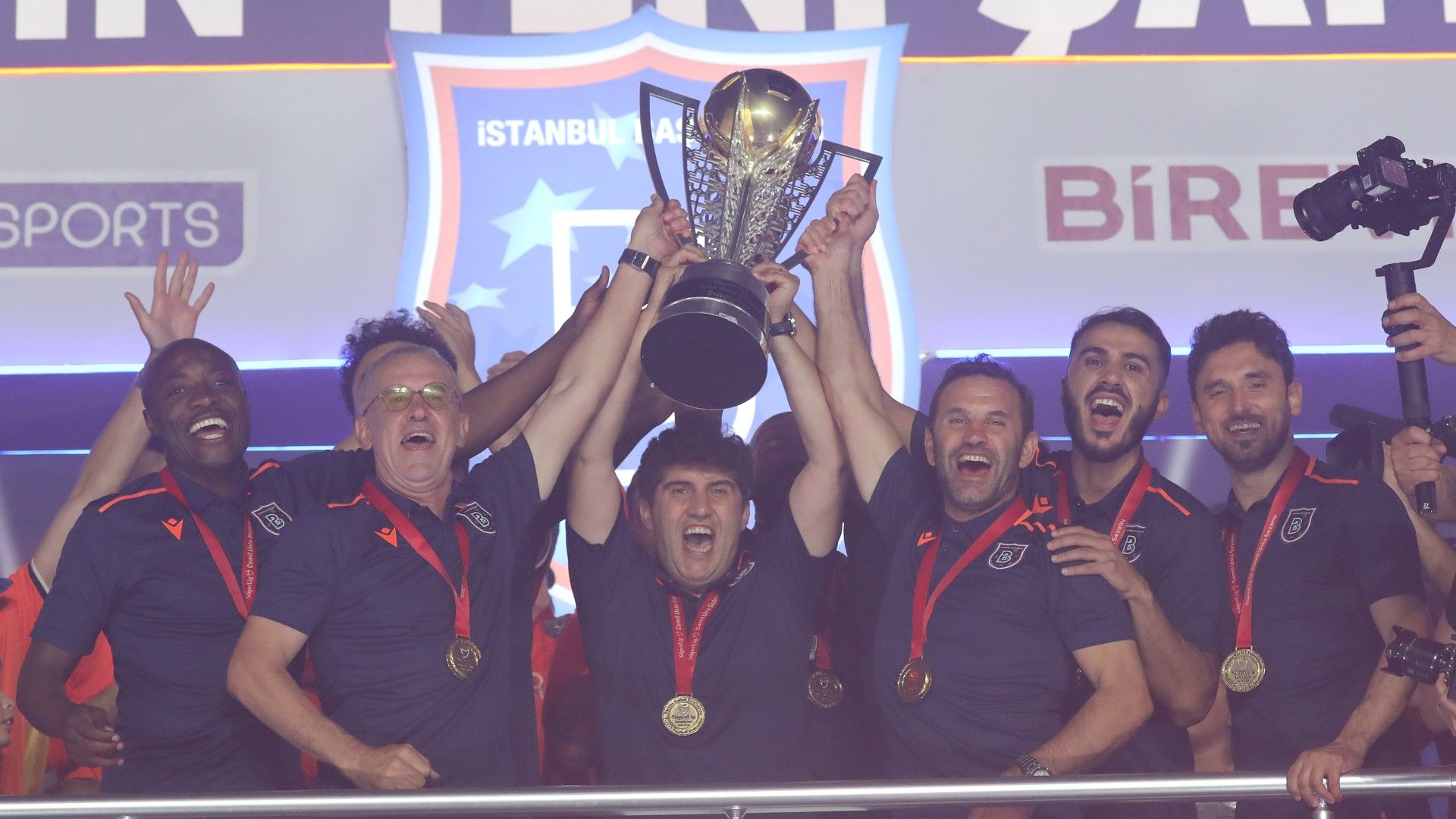 Okan Buruk Basaksehir trophy celebration Super Lig