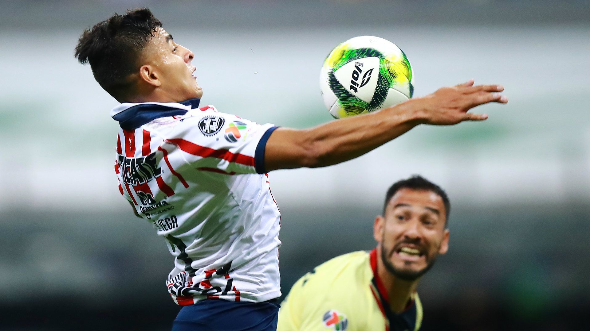 Alexis Vega Chivas 150319
