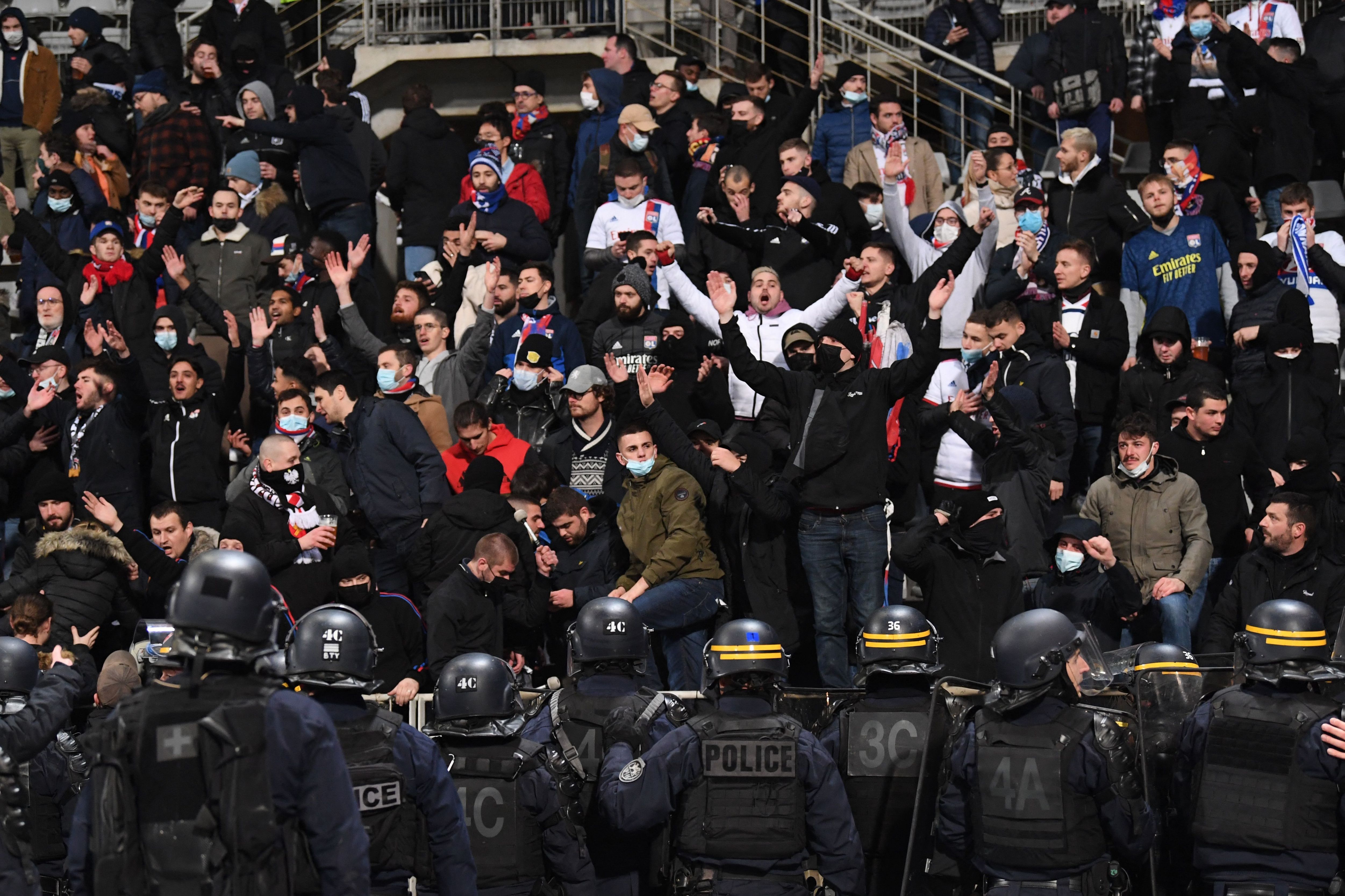 Ultras lyonnais lors de PFC-OL
